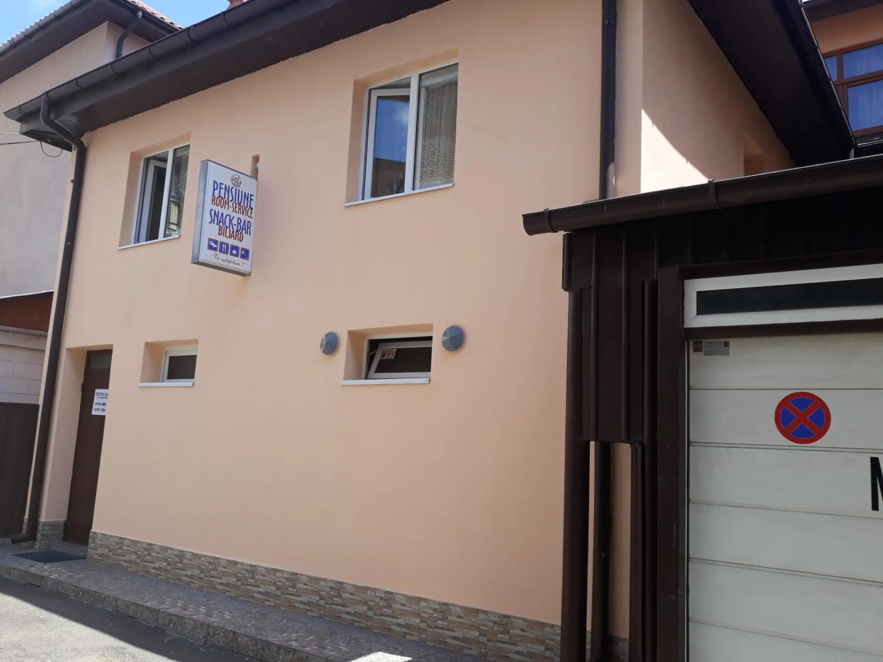 Property building in Pensiunea Red Rock