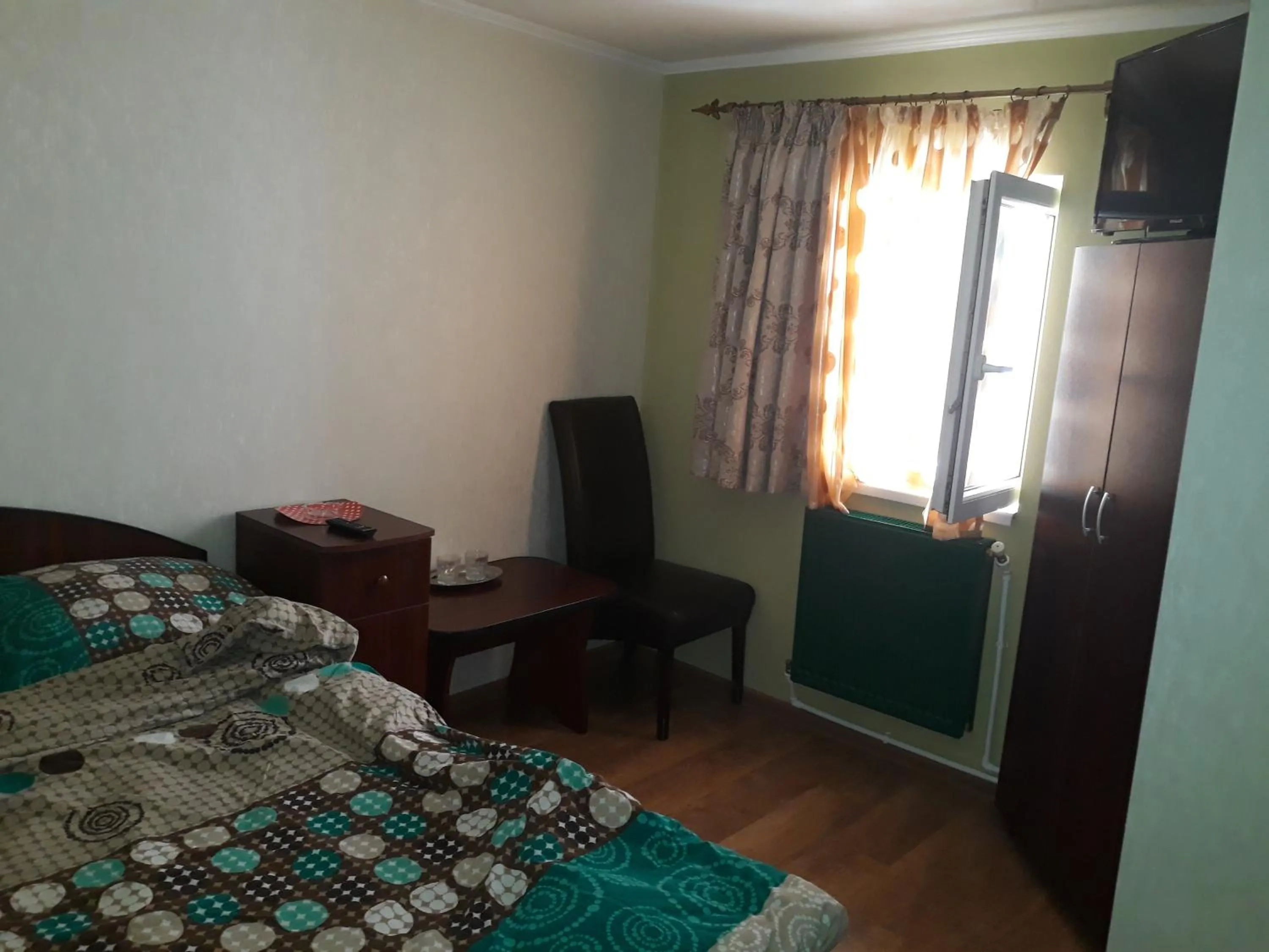 Bed in Pensiunea Red Rock