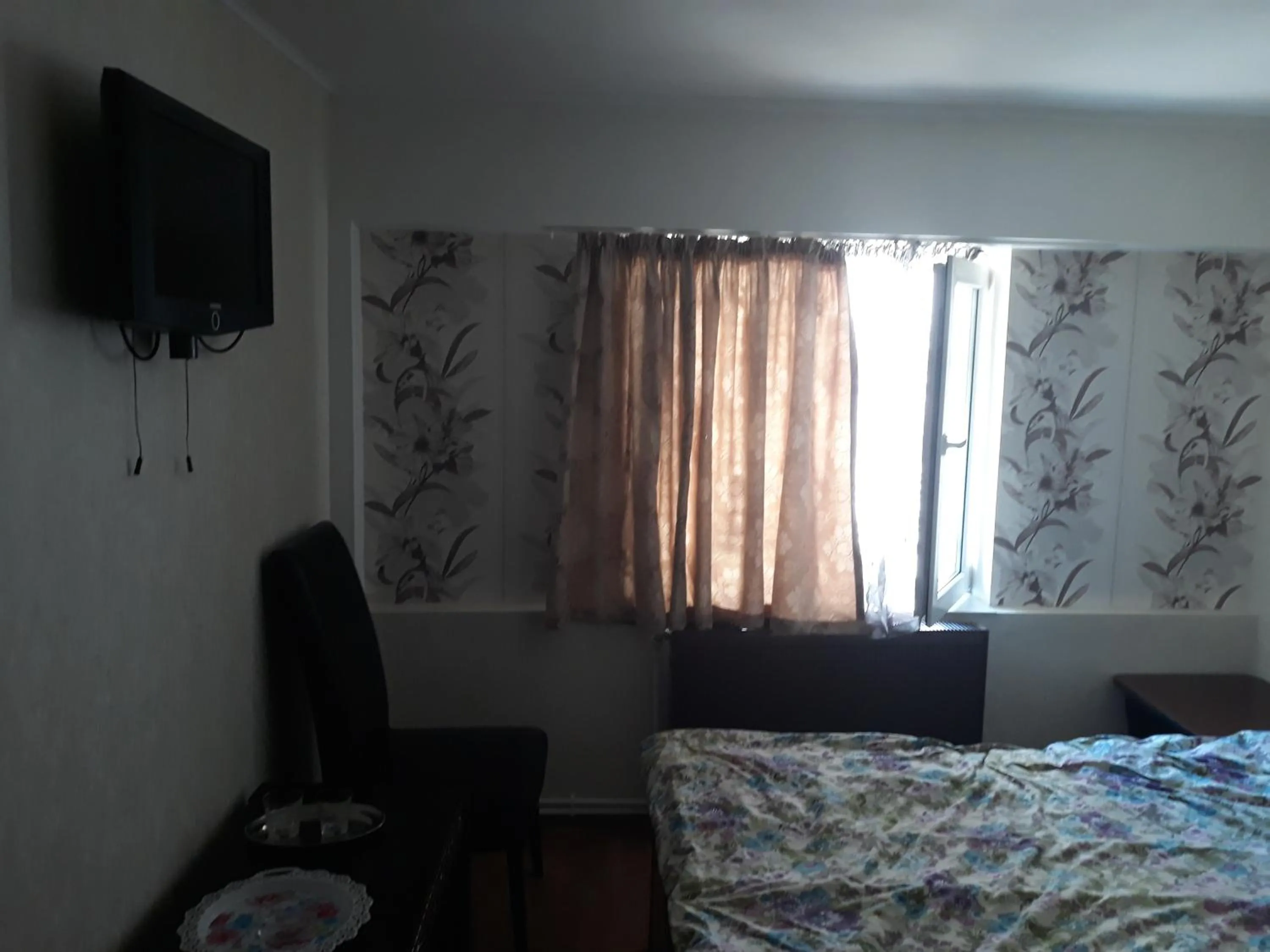 Bed in Pensiunea Red Rock