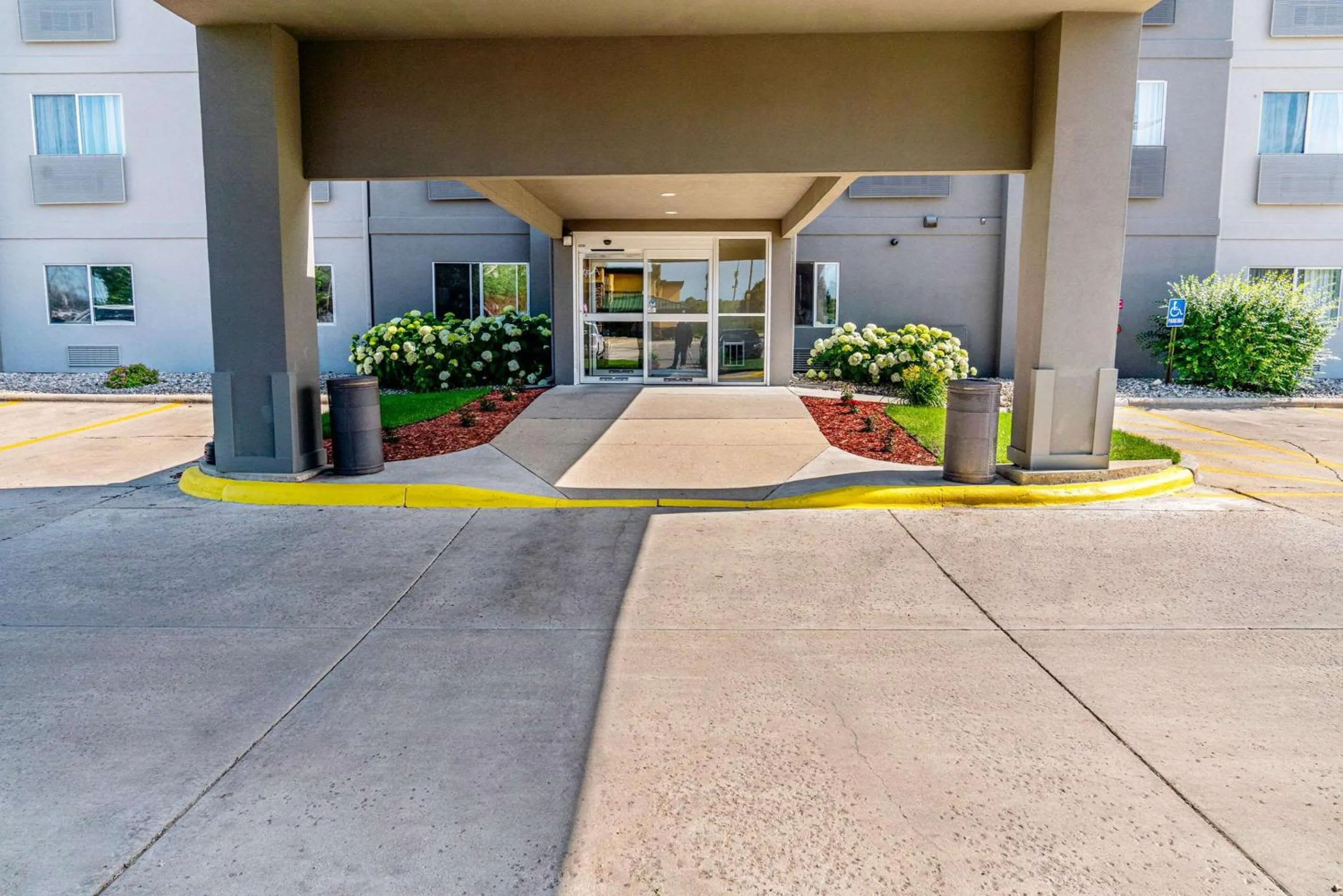 Property building in Country Inn & Suites by Radisson, Brookings