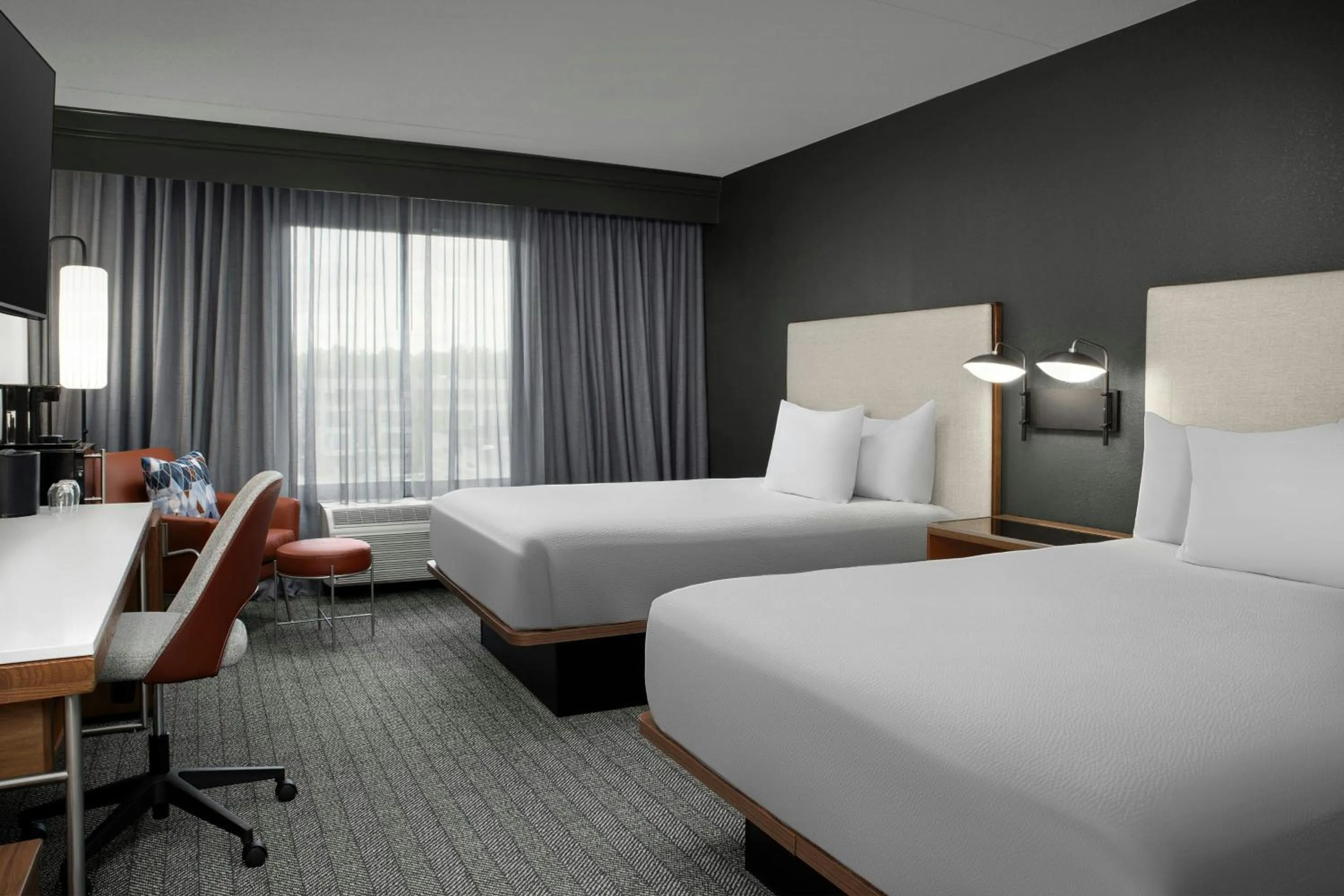 Photo of the whole room, Bed in Courtyard by Marriott Bloomington