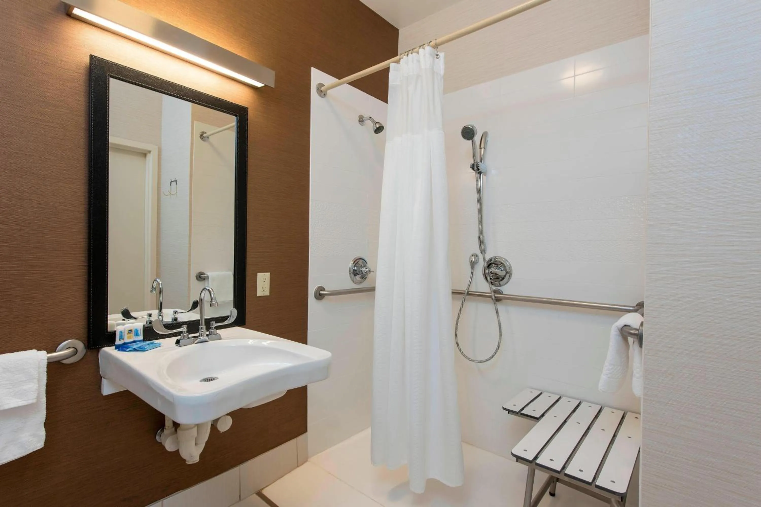 Bathroom in Fairfield Inn & Suites by Marriott Bloomington