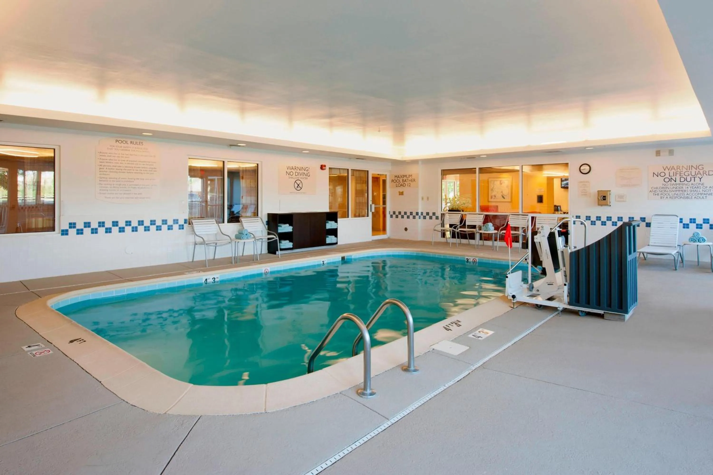 Swimming pool in Fairfield Inn & Suites by Marriott Bloomington