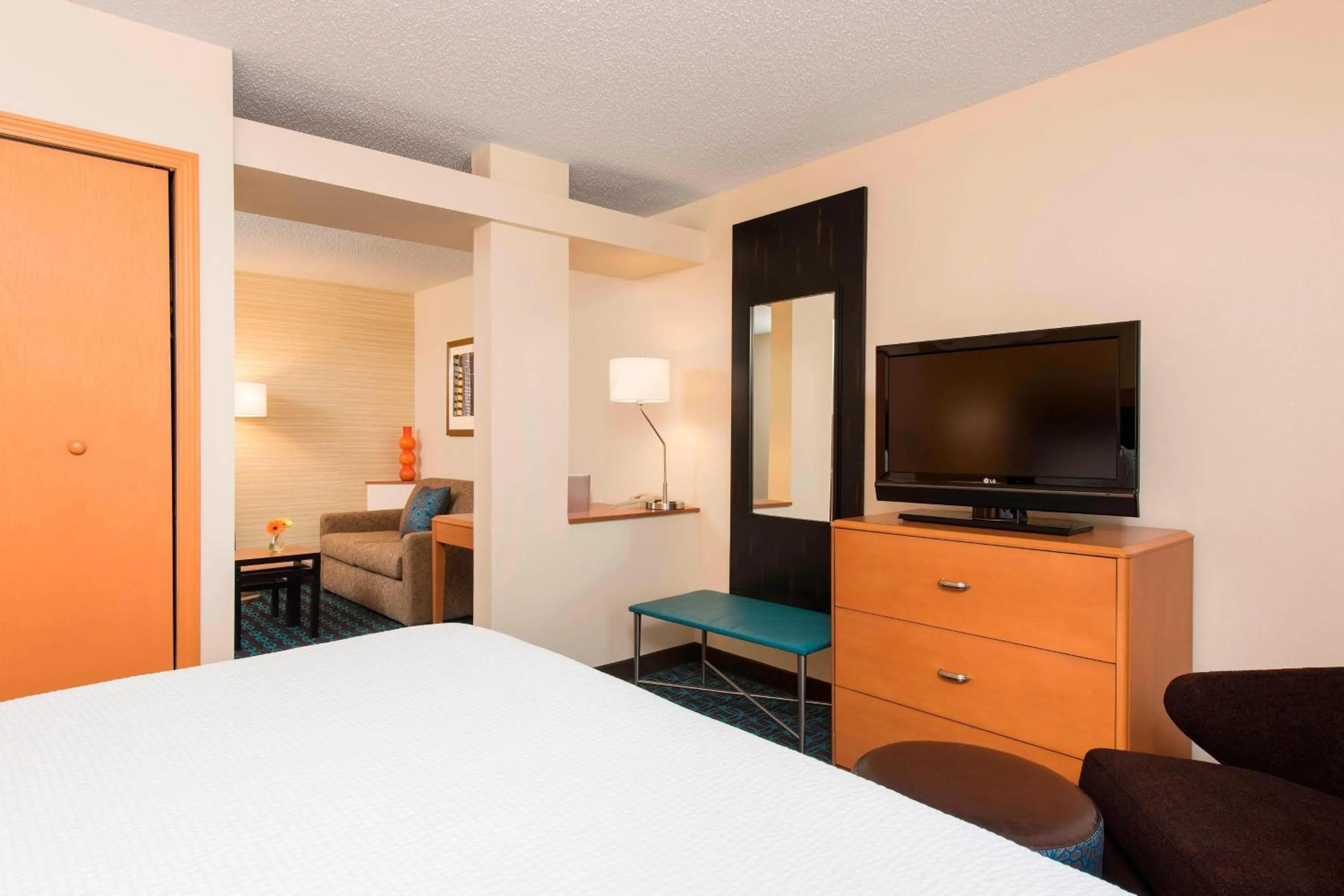 Bedroom, Bed in Fairfield Inn & Suites by Marriott Bloomington