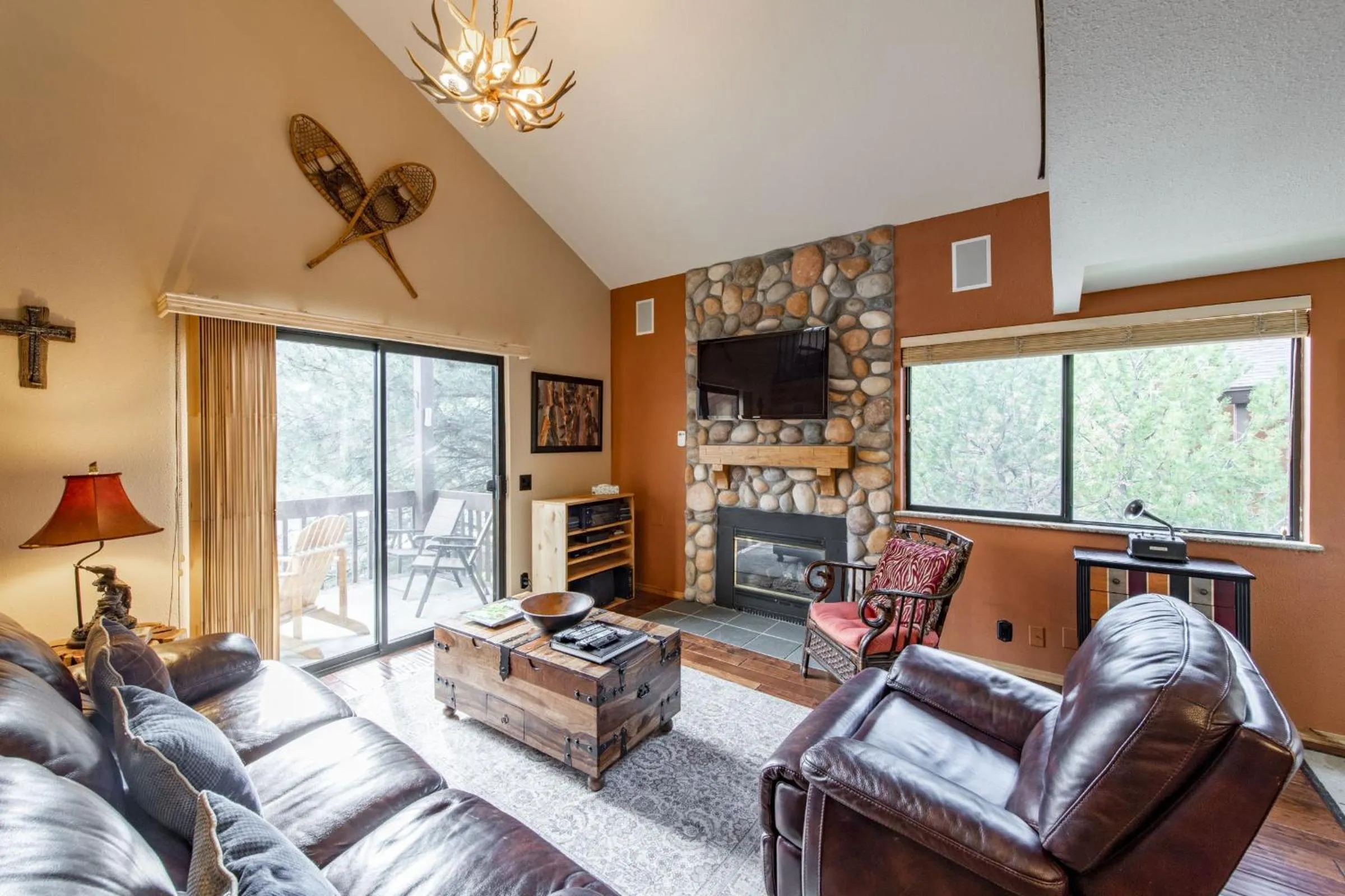Living room in Red Pine Condominiums by All Seasons Resort Lodging