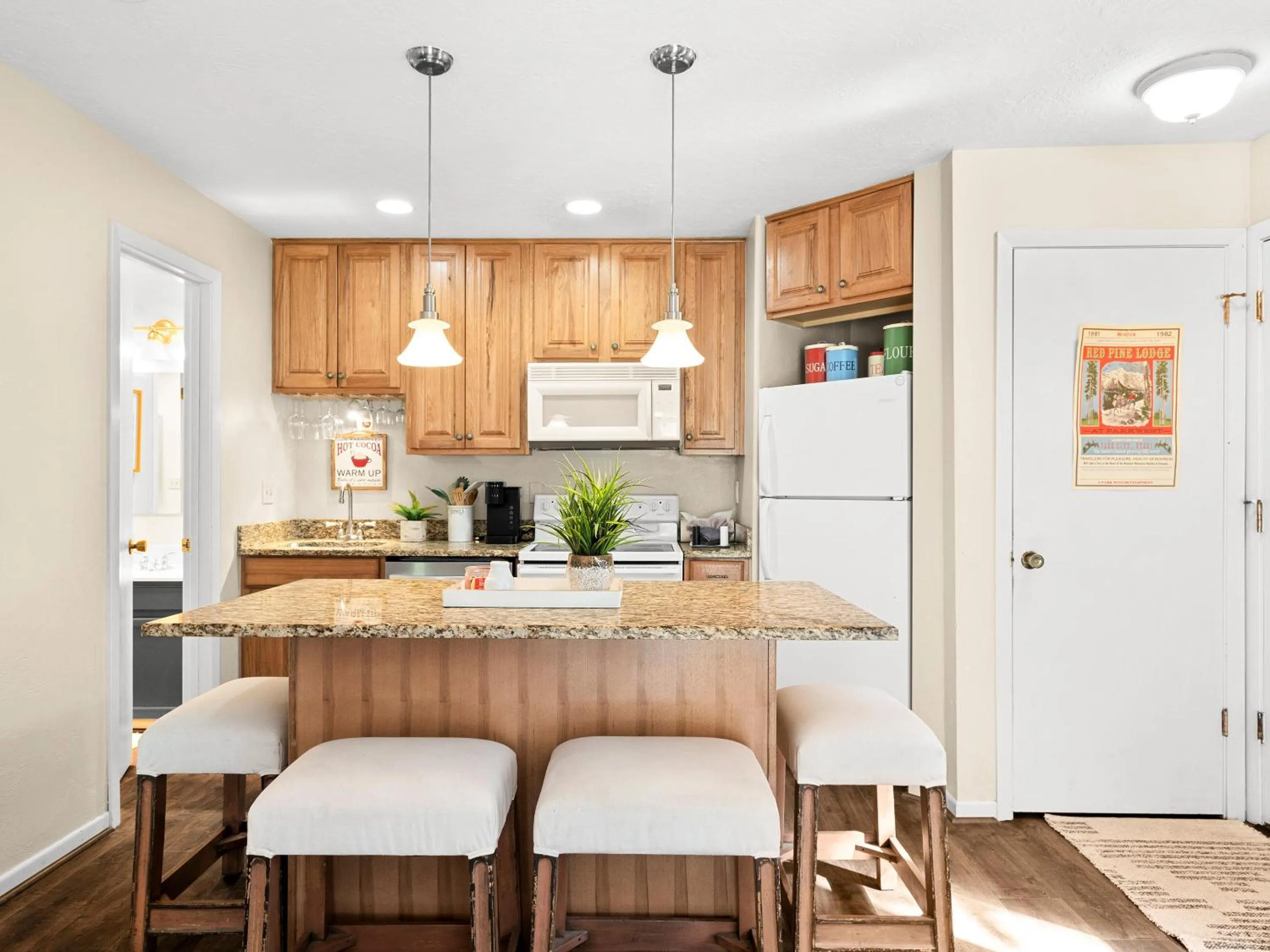 Kitchen or kitchenette in Red Pine Condominiums by All Seasons Resort Lodging