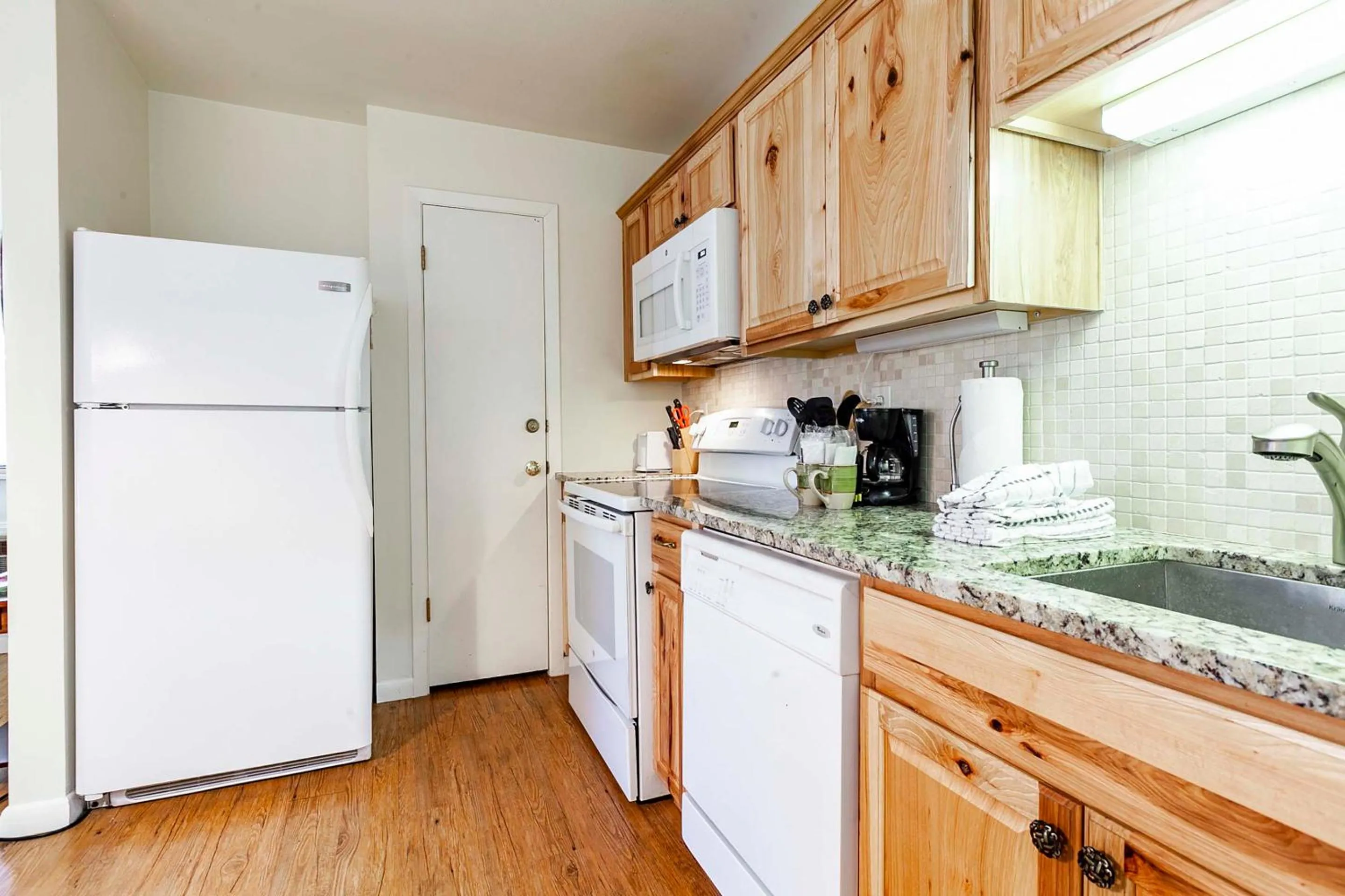Kitchen or kitchenette in Red Pine Condominiums by All Seasons Resort Lodging