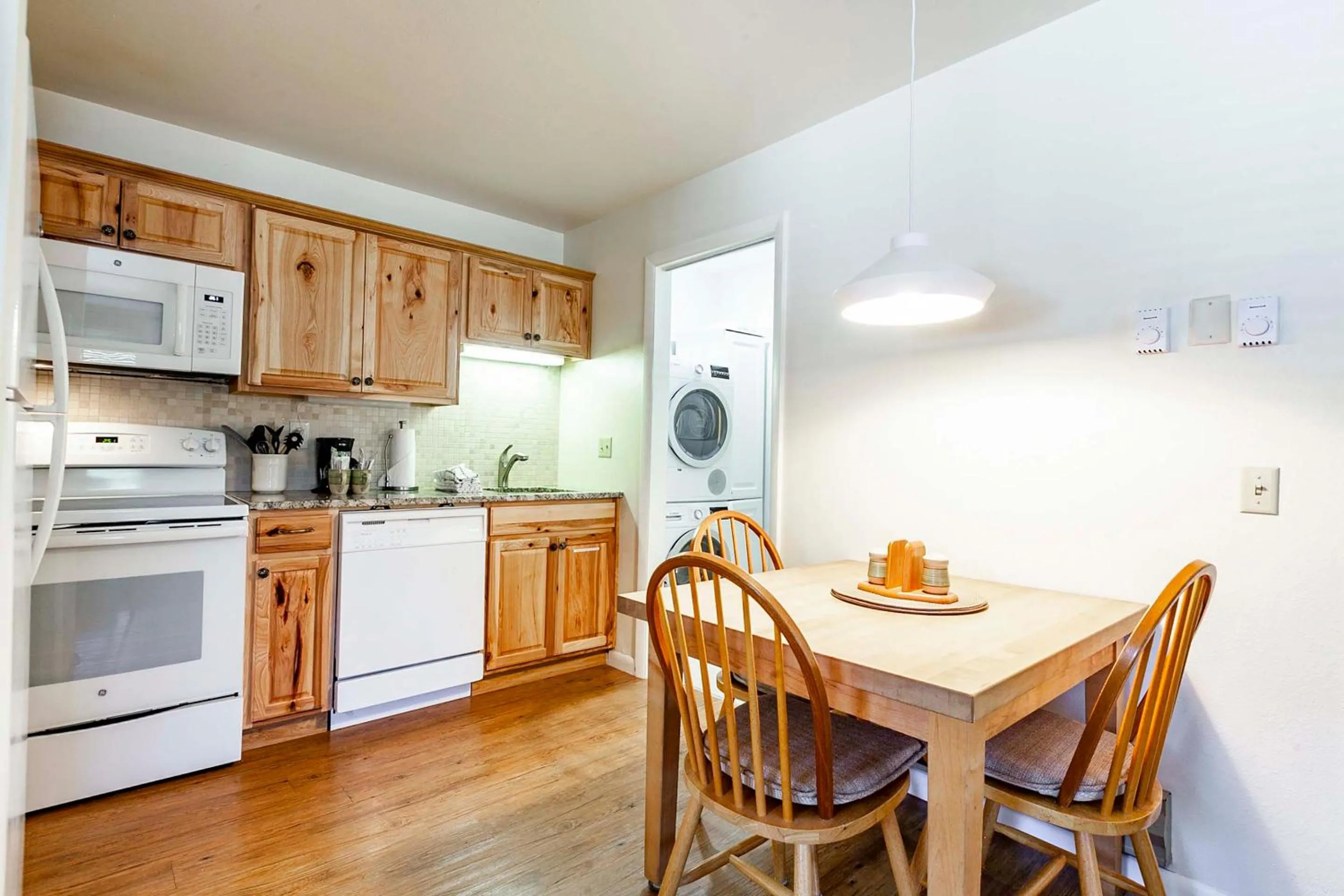 Kitchen or kitchenette in Red Pine Condominiums by All Seasons Resort Lodging