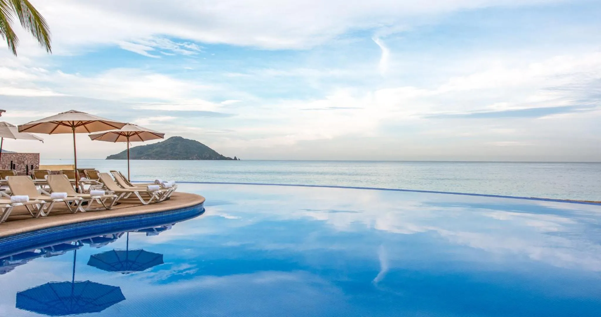 Day in Park Royal Beach Mazatlán