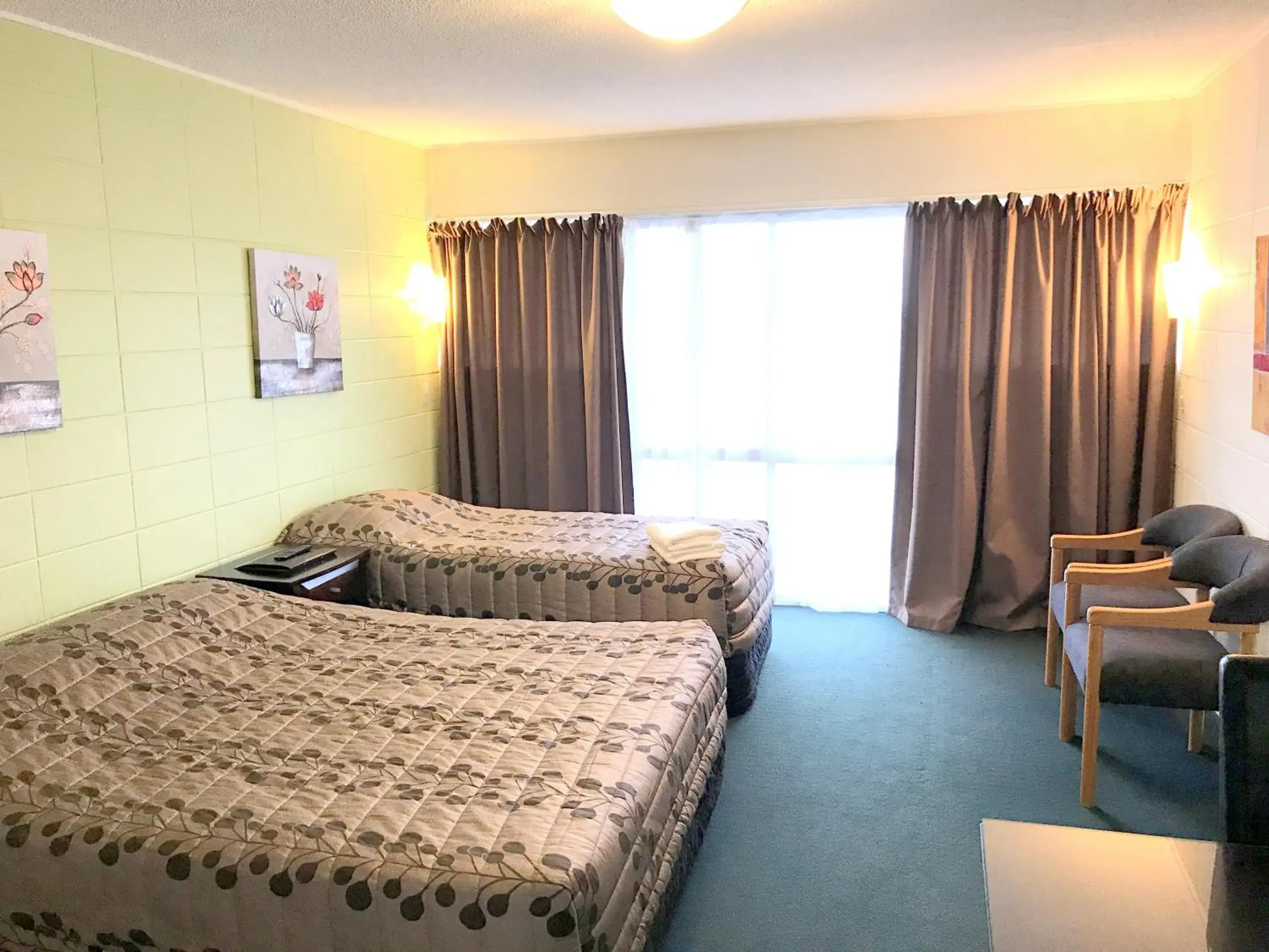 Bedroom, Bed in Greenview Motel Bedroom, Bed in Greenview Motel