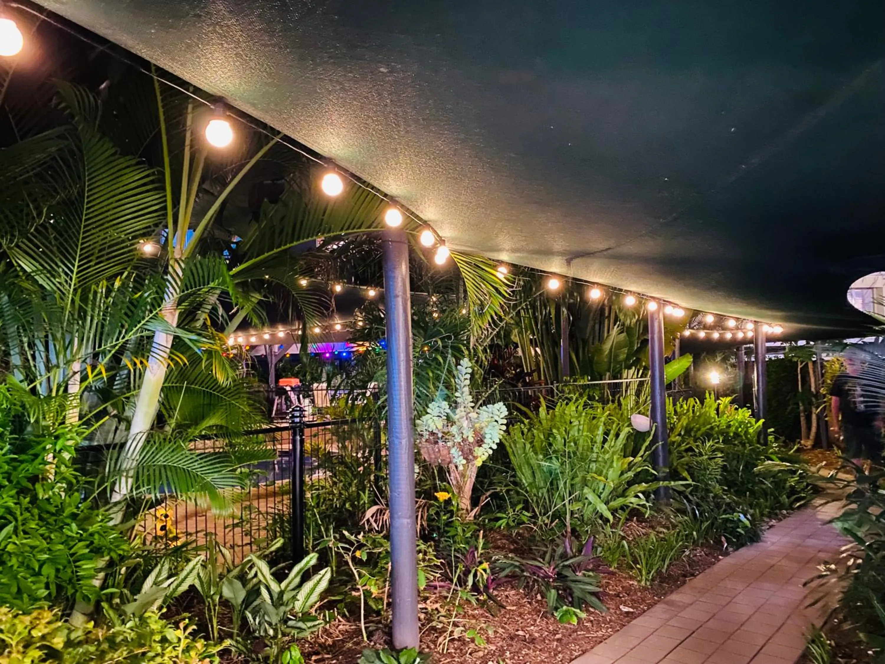 Night in Reef Gateway Apartments