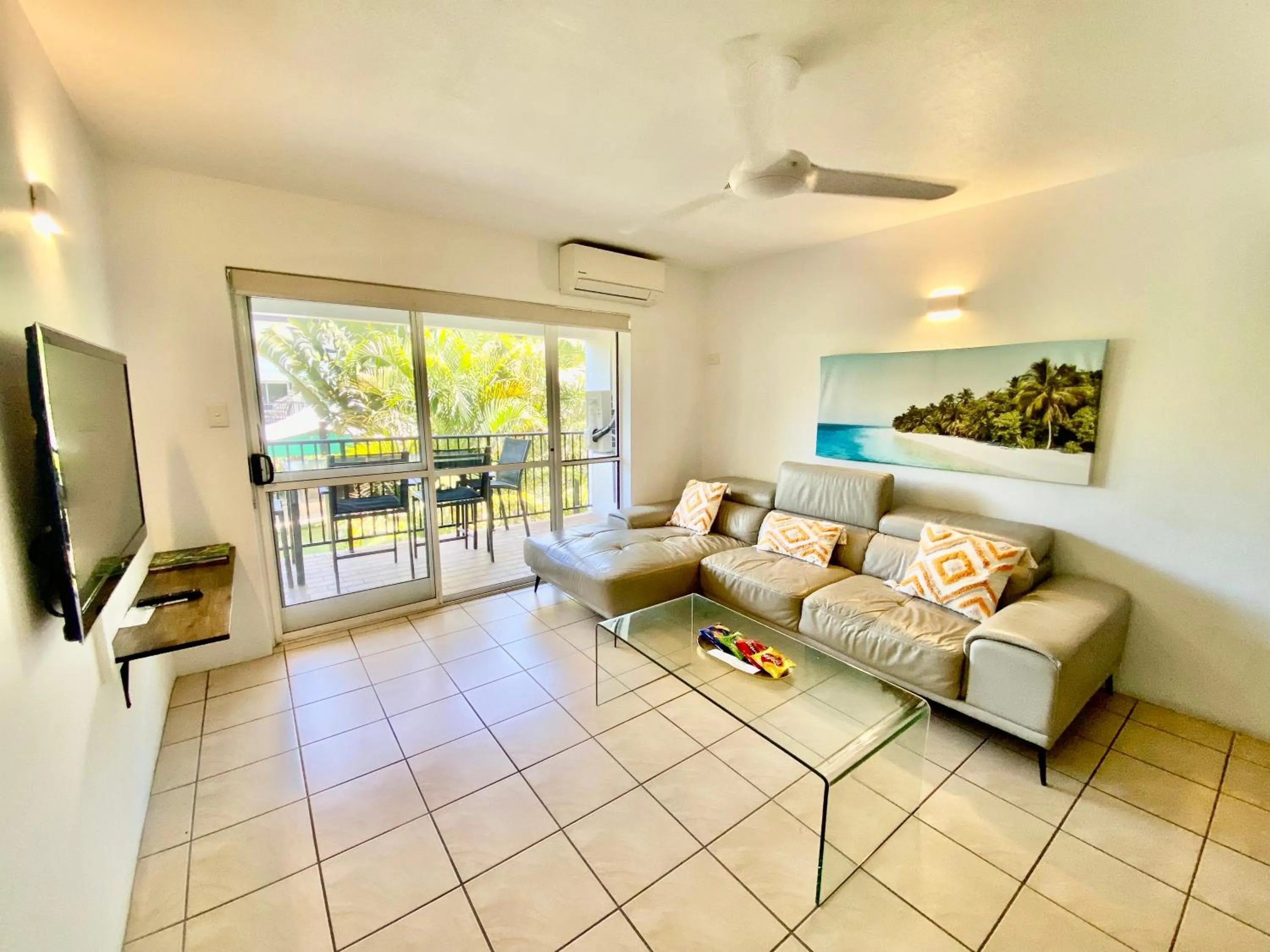Communal lounge/ TV room in Reef Gateway Apartments
