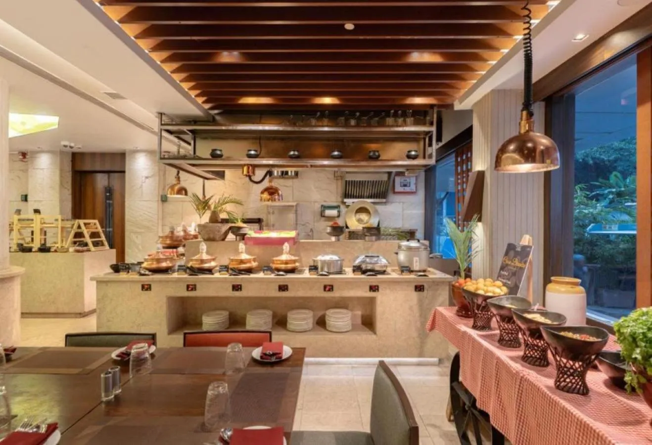 Restaurant/places to eat in The Mirador