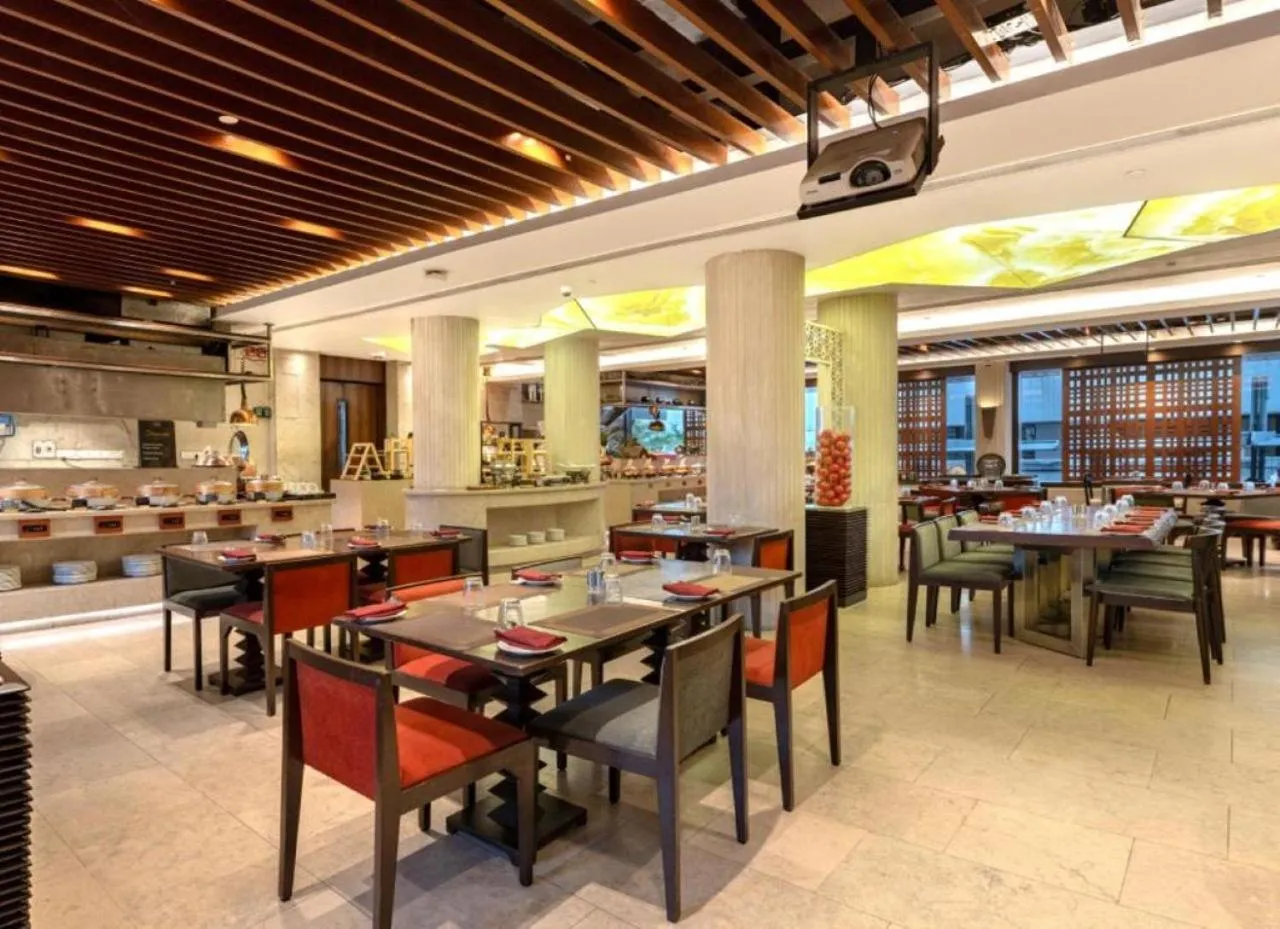 Restaurant/places to eat in The Mirador