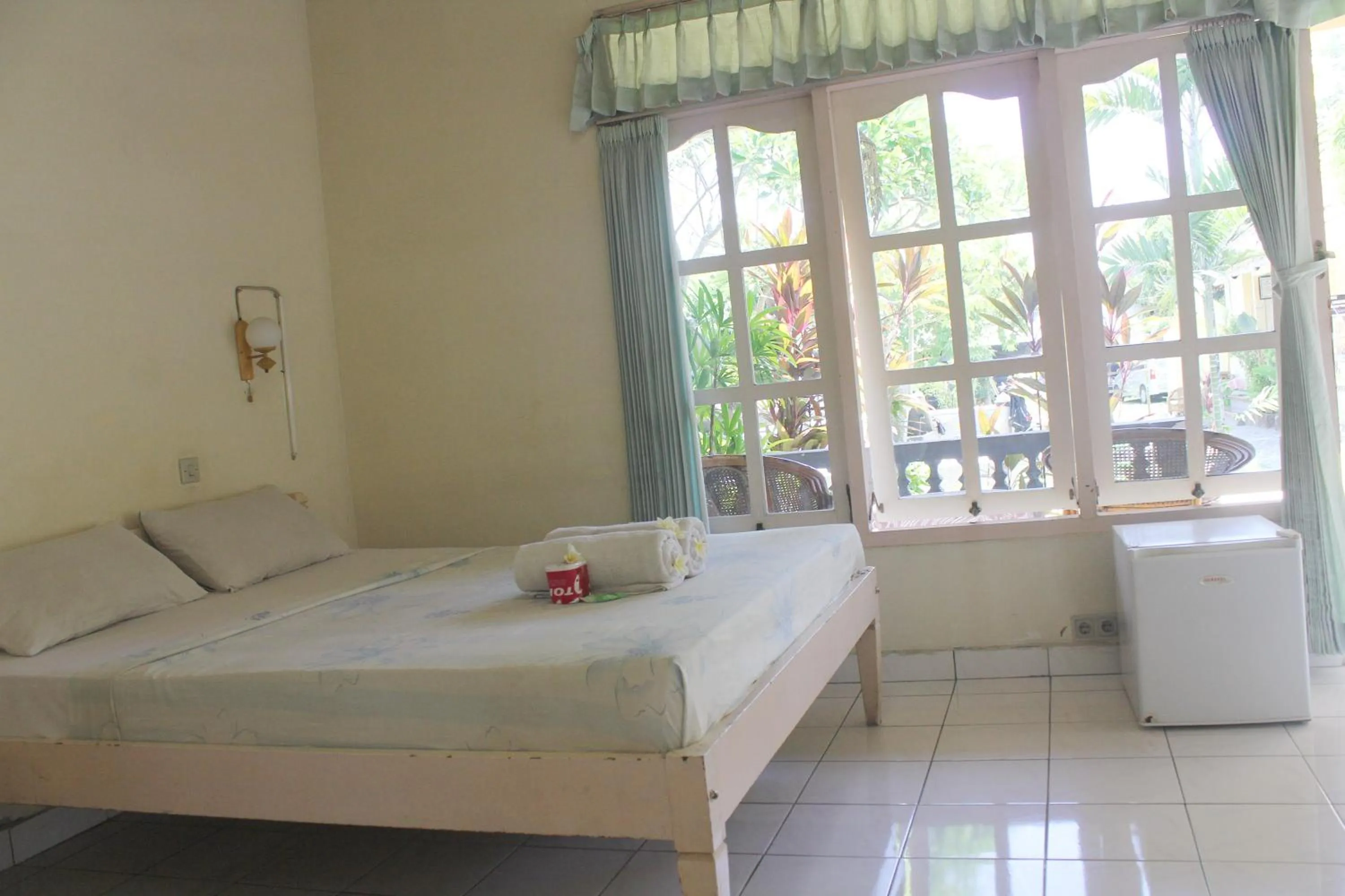 Bed in Taman Lily's Hotel