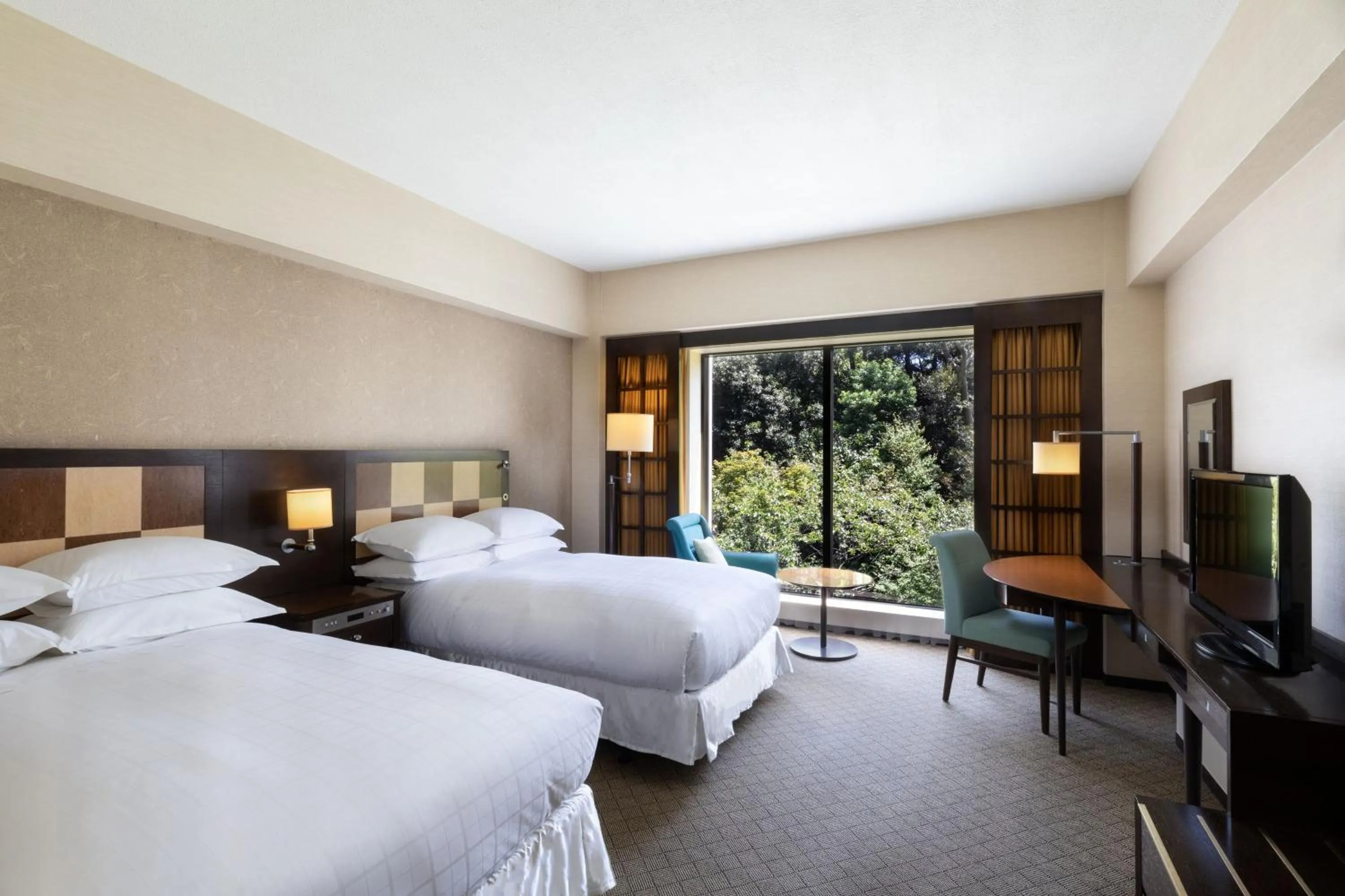 Photo of the whole room, Bed in Sheraton Miyako Hotel Tokyo