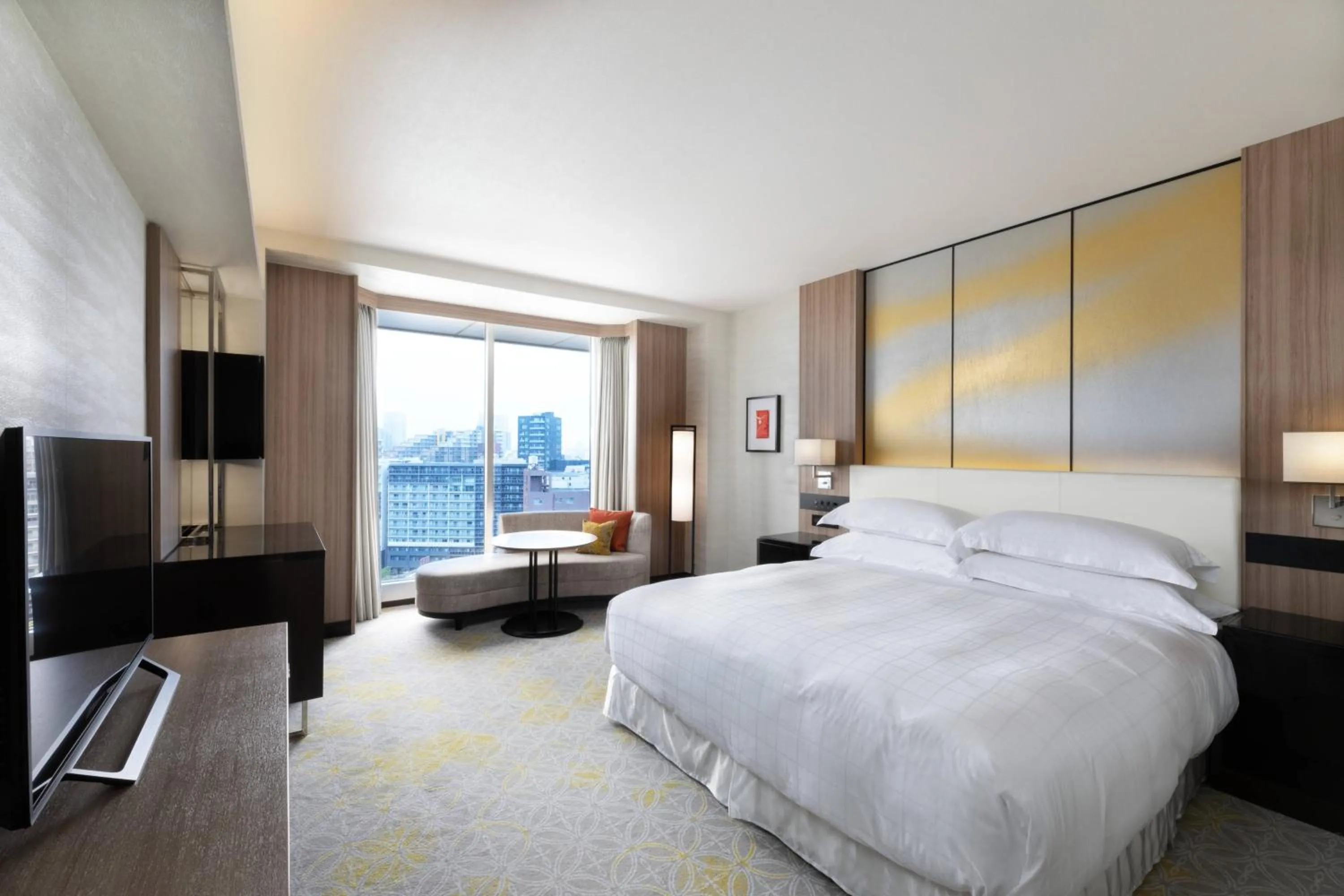 Photo of the whole room, Bed in Sheraton Miyako Hotel Tokyo