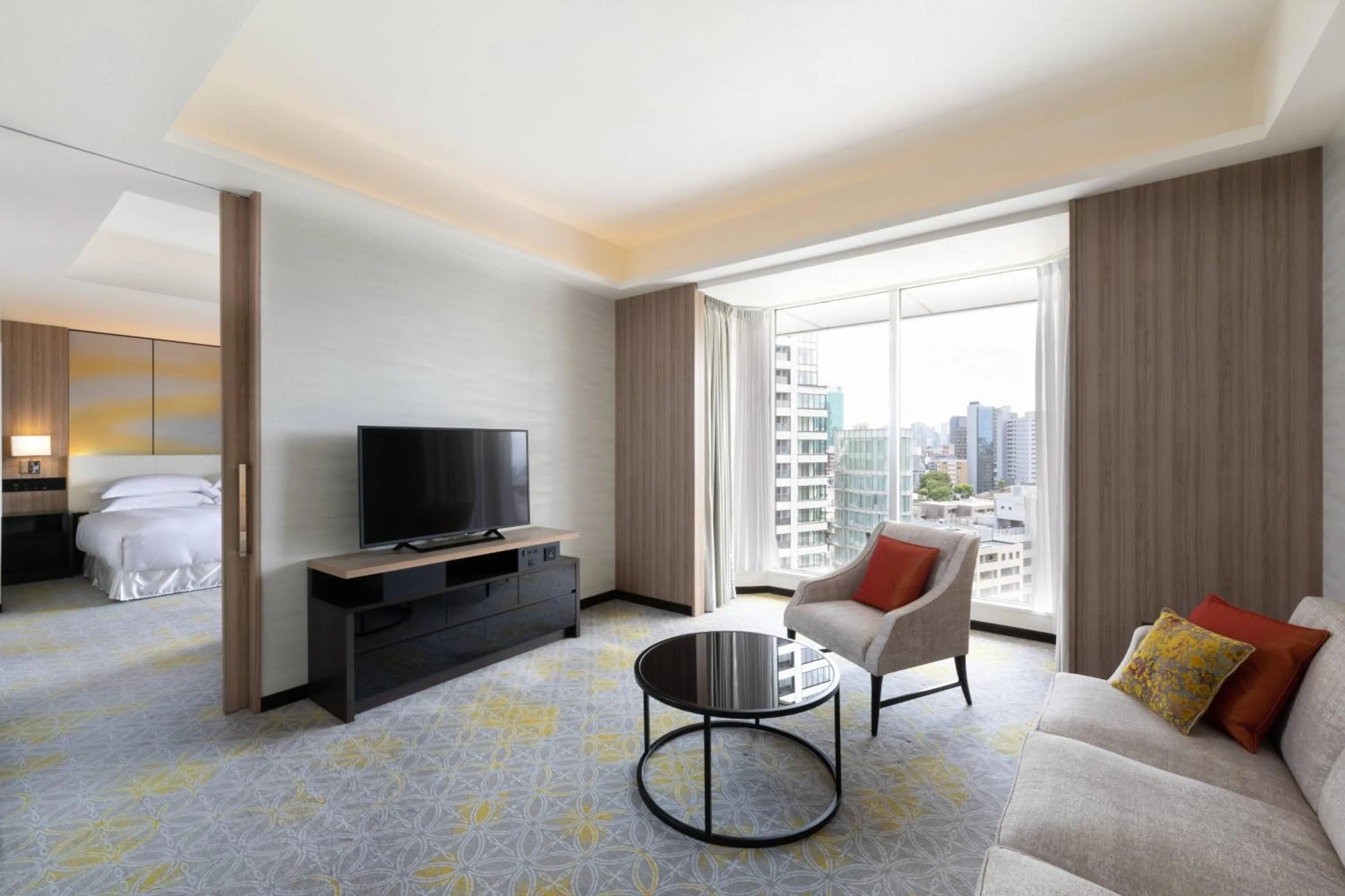 Photo of the whole room, Bed in Sheraton Miyako Hotel Tokyo