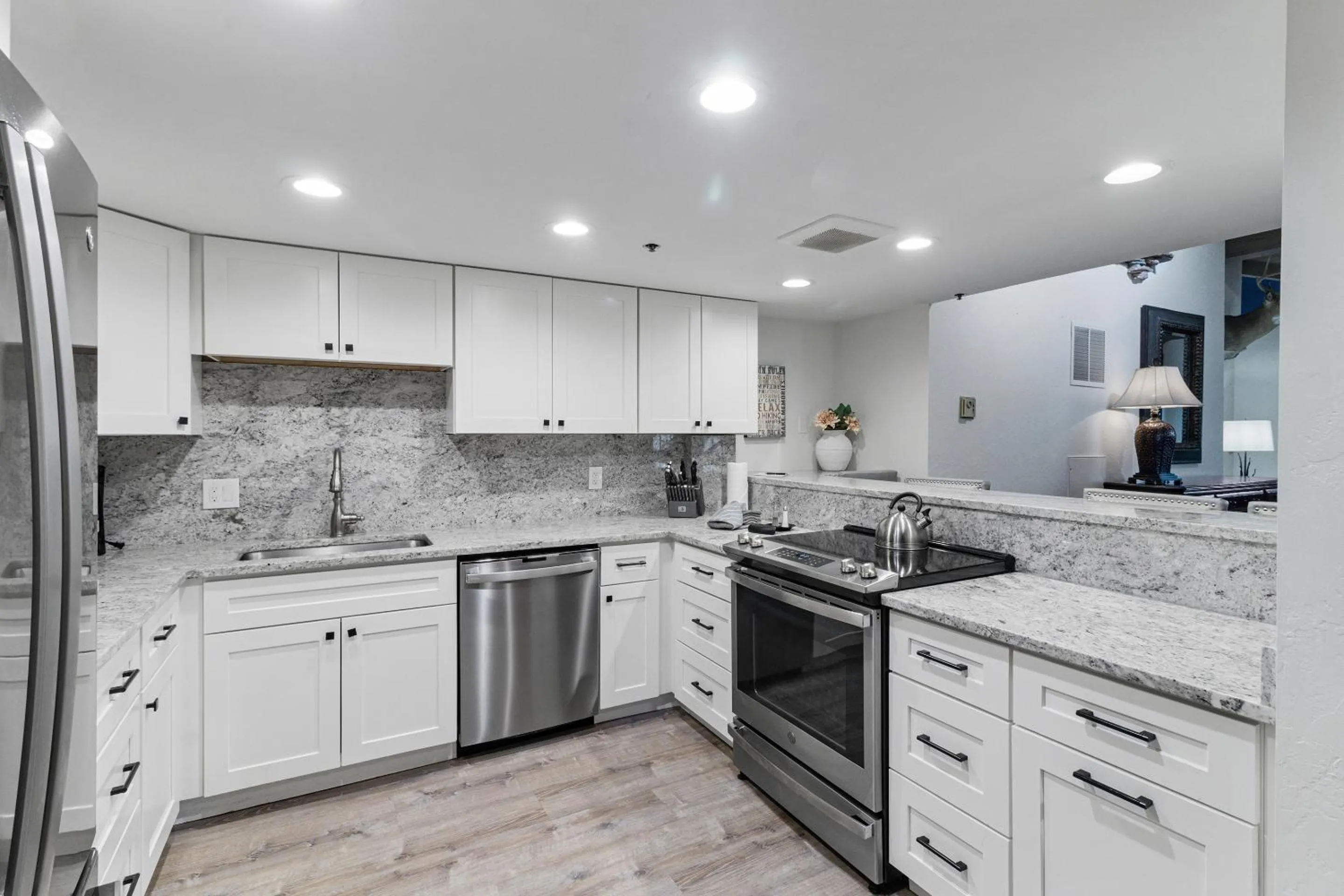 Kitchen or kitchenette in Silver King by All Seasons Resort Lodging