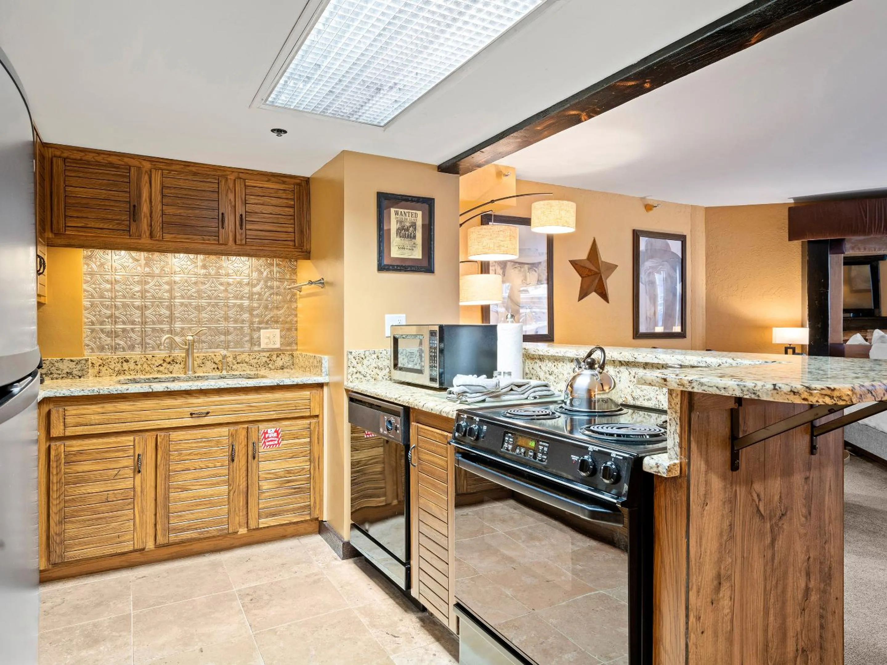 Kitchen or kitchenette in Silver King by All Seasons Resort Lodging