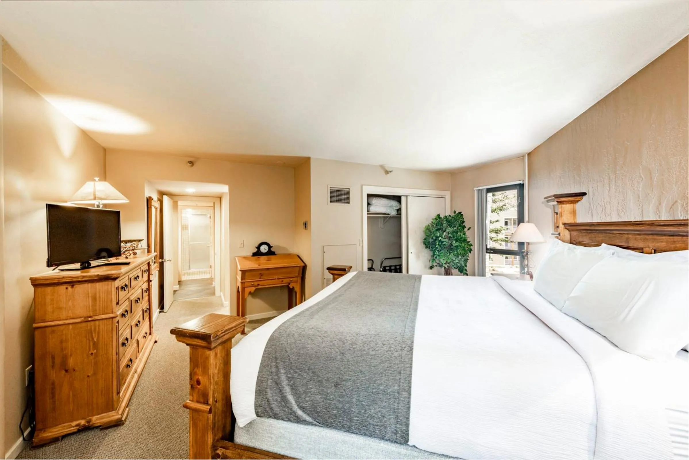 Bedroom, Bed in Silver King by All Seasons Resort Lodging