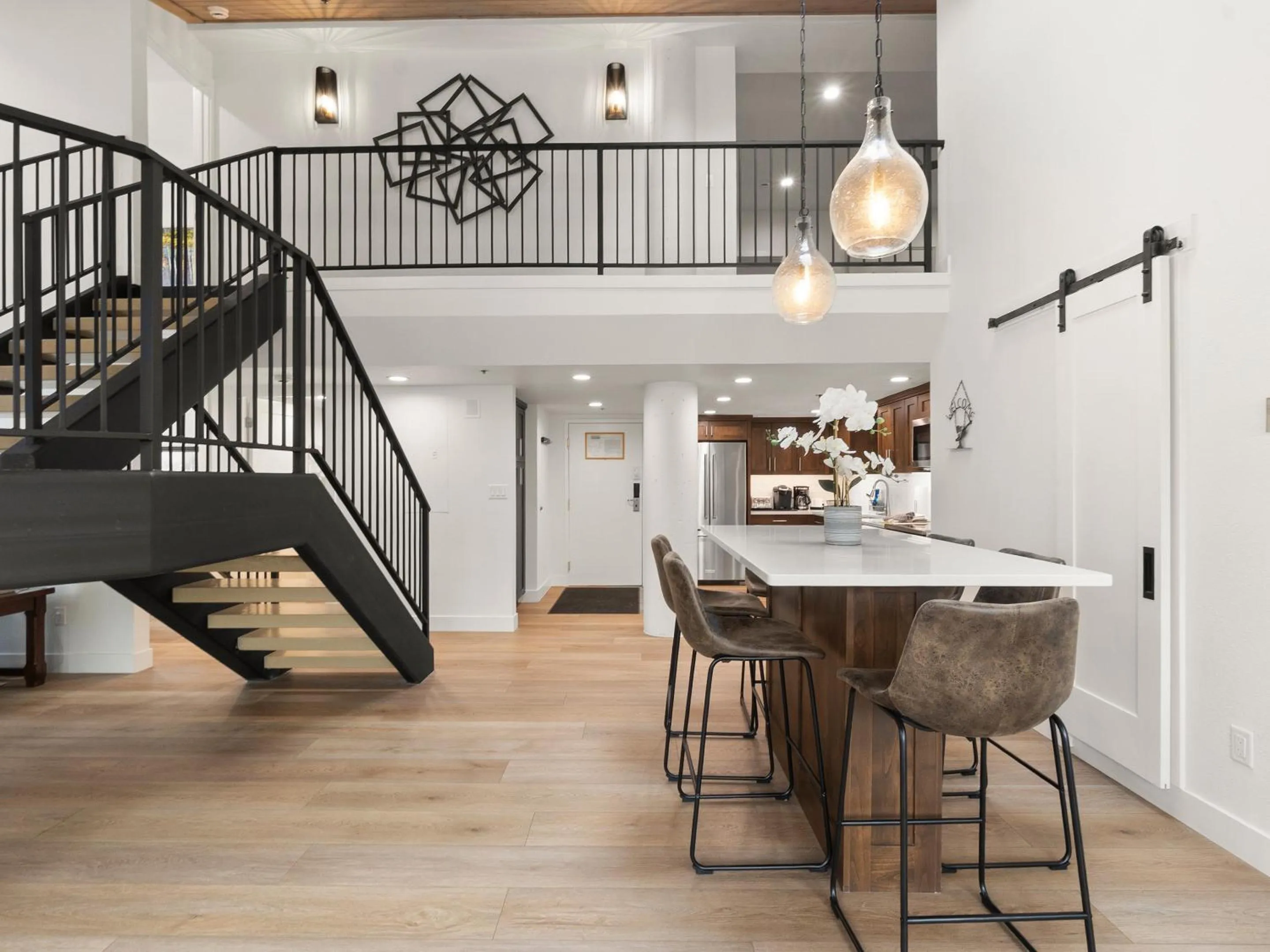 Dining area in Silver King by All Seasons Resort Lodging
