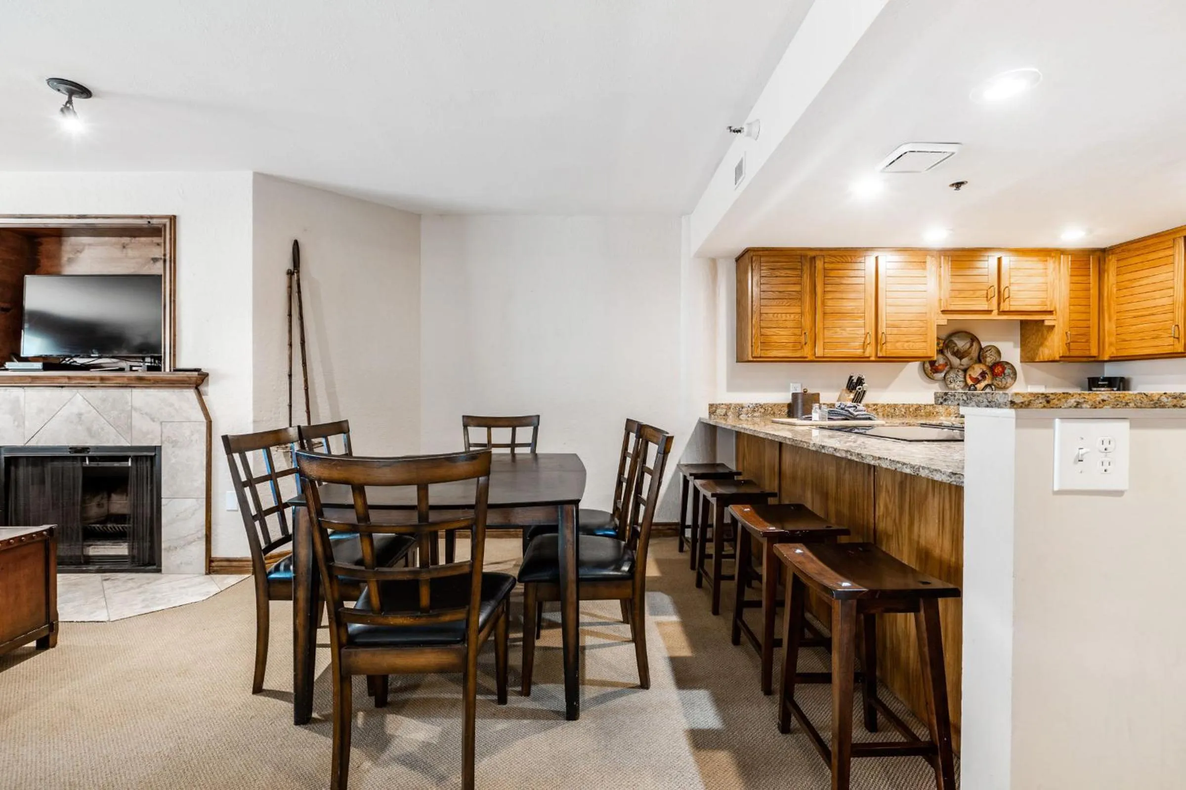 Dining area in Silver King by All Seasons Resort Lodging