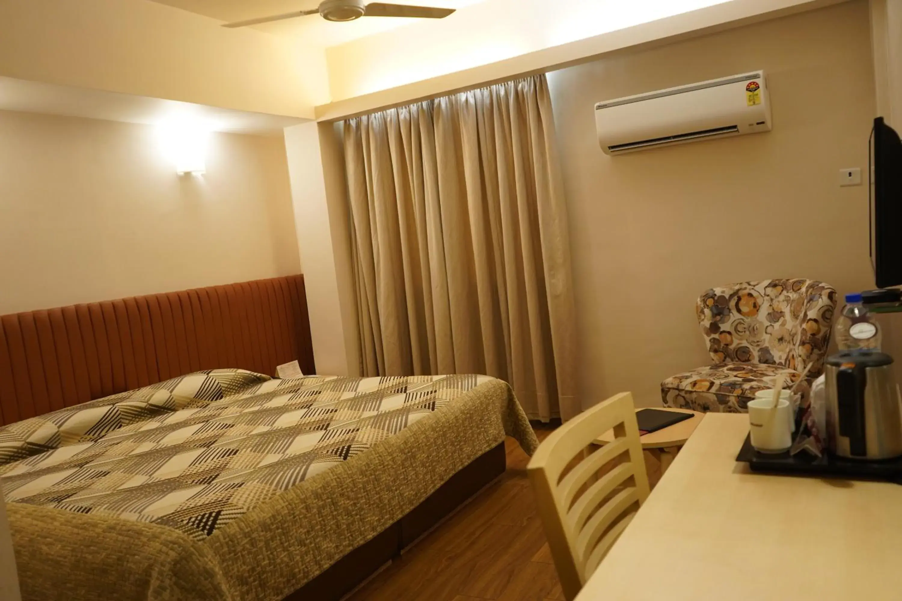 Bedroom, Bed in Hotel Diplomat, Colaba Bedroom, Bed in Hotel Diplomat, Colaba