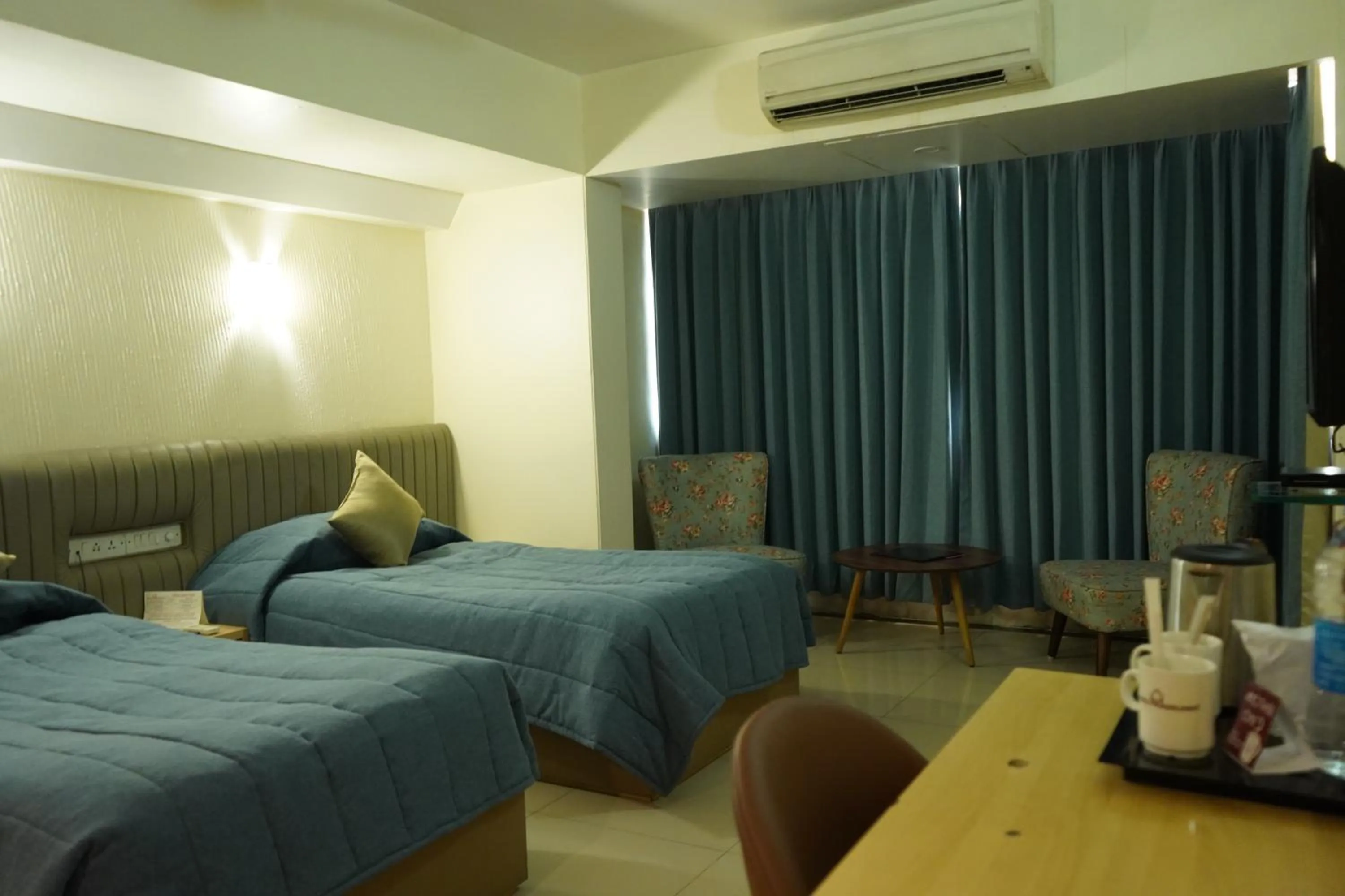 Bed in Hotel Diplomat, Colaba