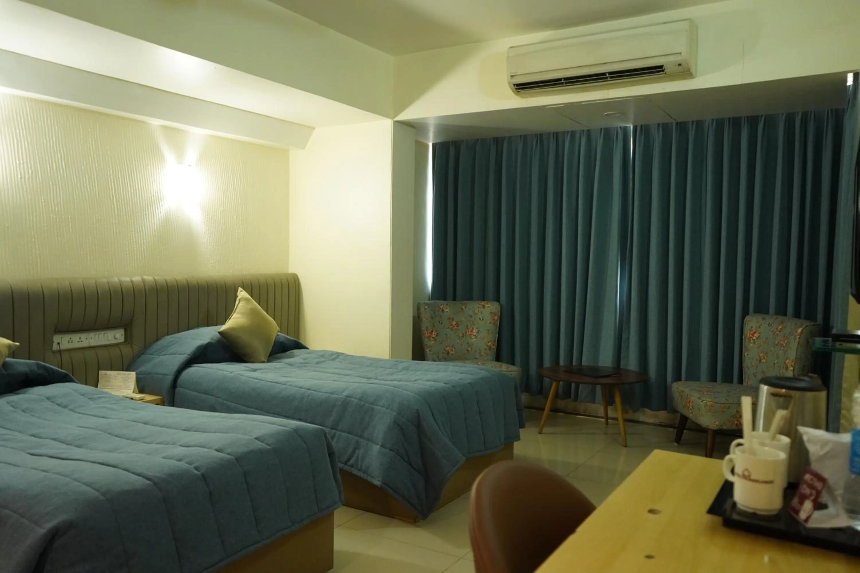 Bedroom, Bed in Hotel Diplomat, Colaba