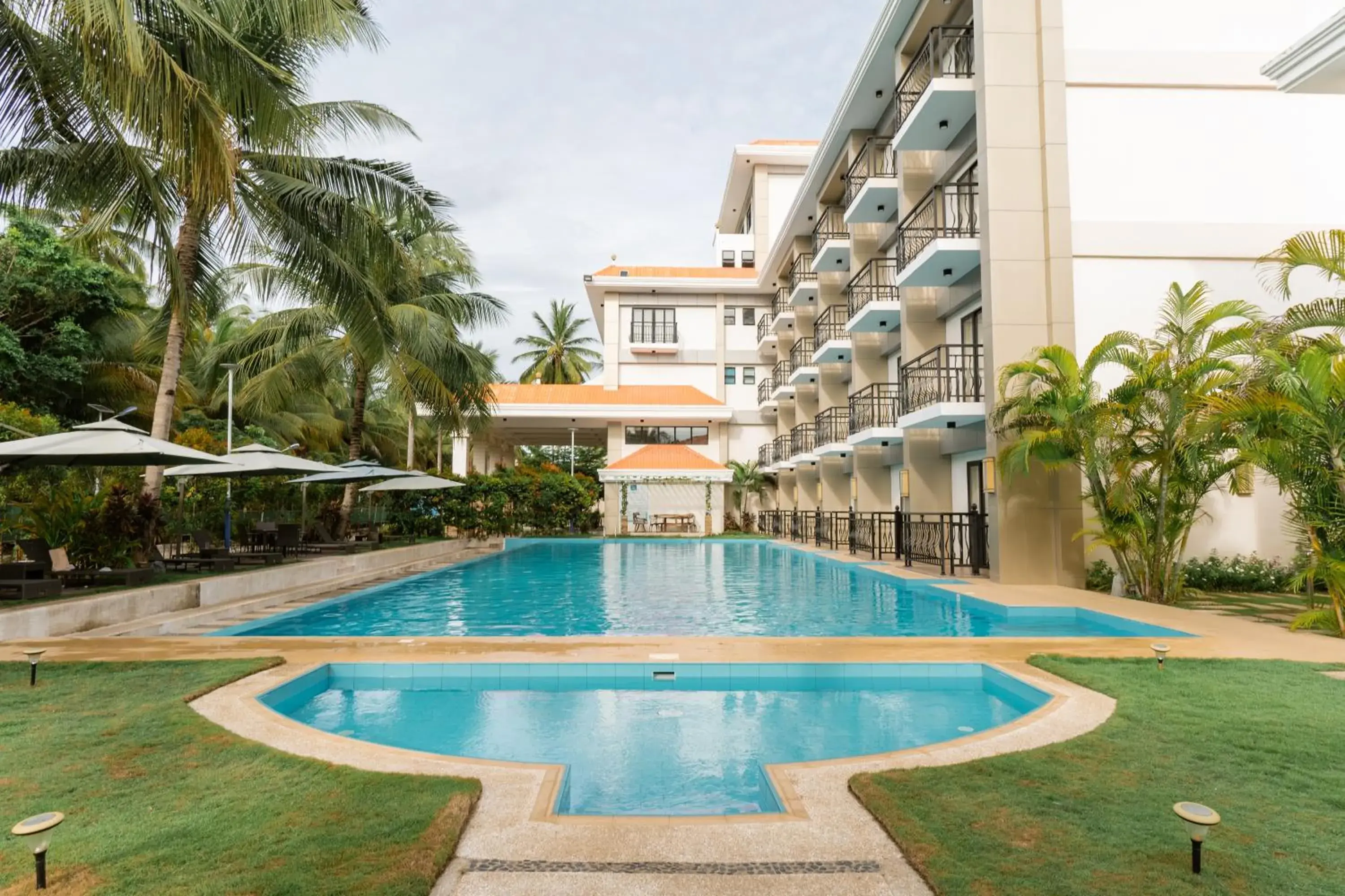 Swimming pool in Costa Palawan Resort Swimming pool in Costa Palawan Resort