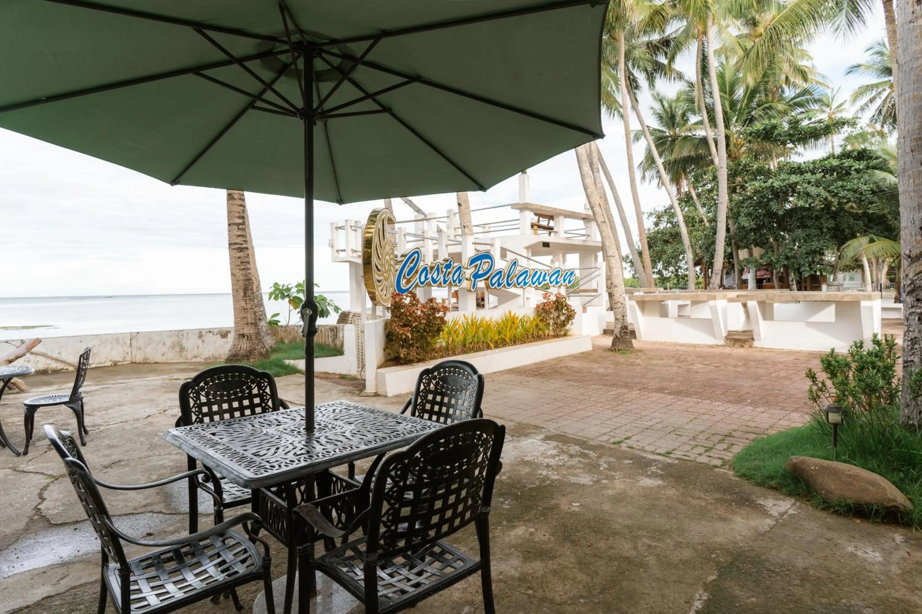 Restaurant/places to eat in Costa Palawan Resort