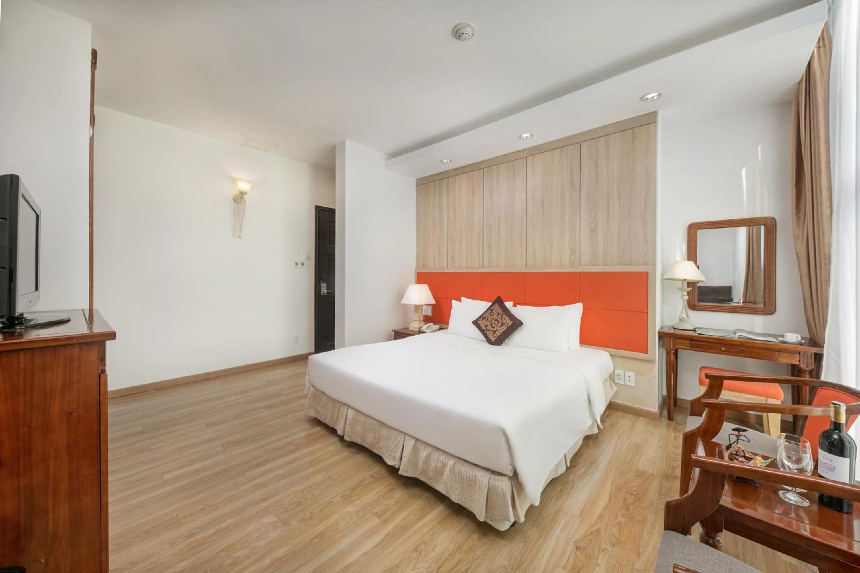 Photo of the whole room, Bed in Sun River Hotel