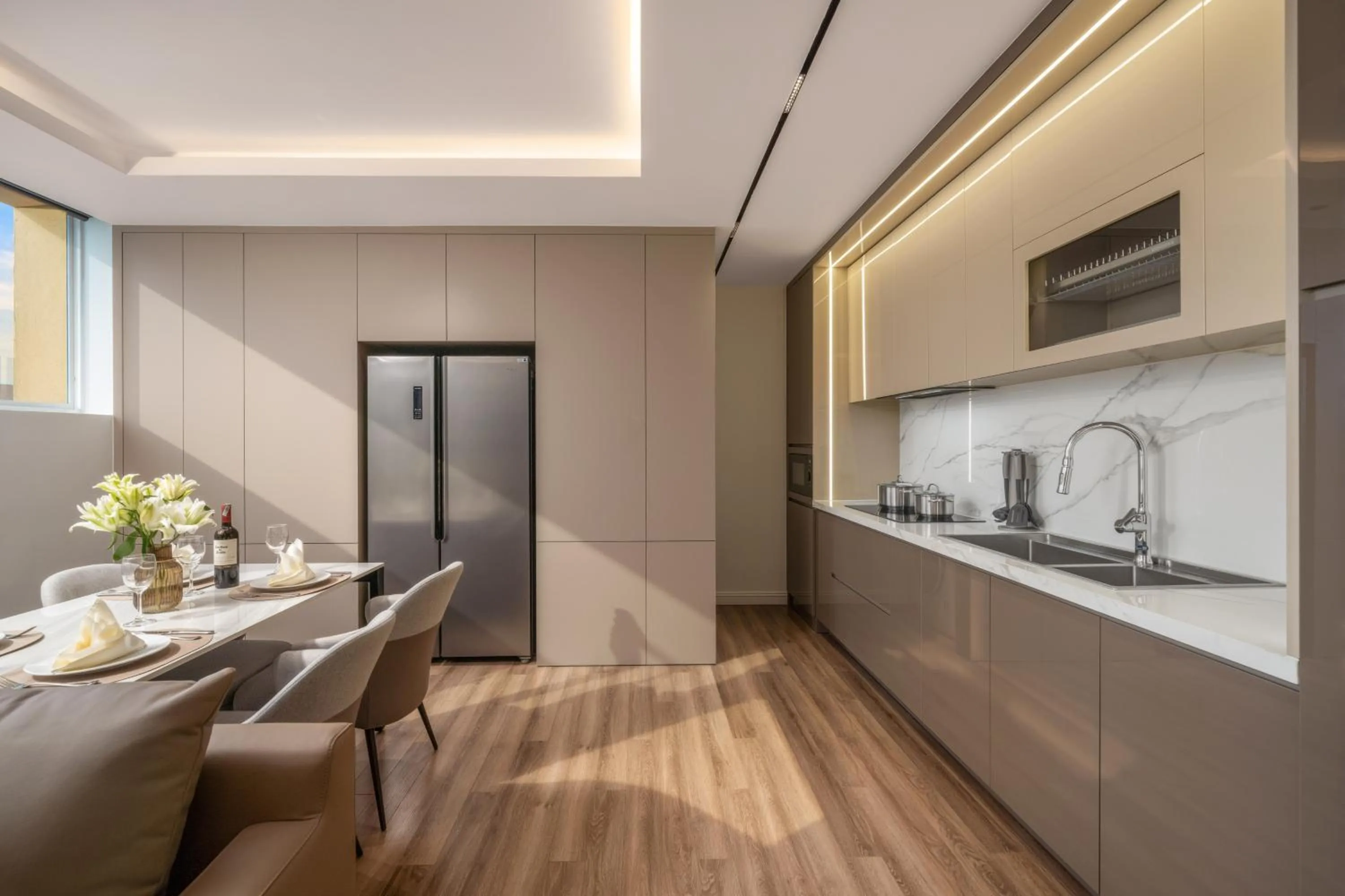 Kitchen or kitchenette in Sun River Hotel