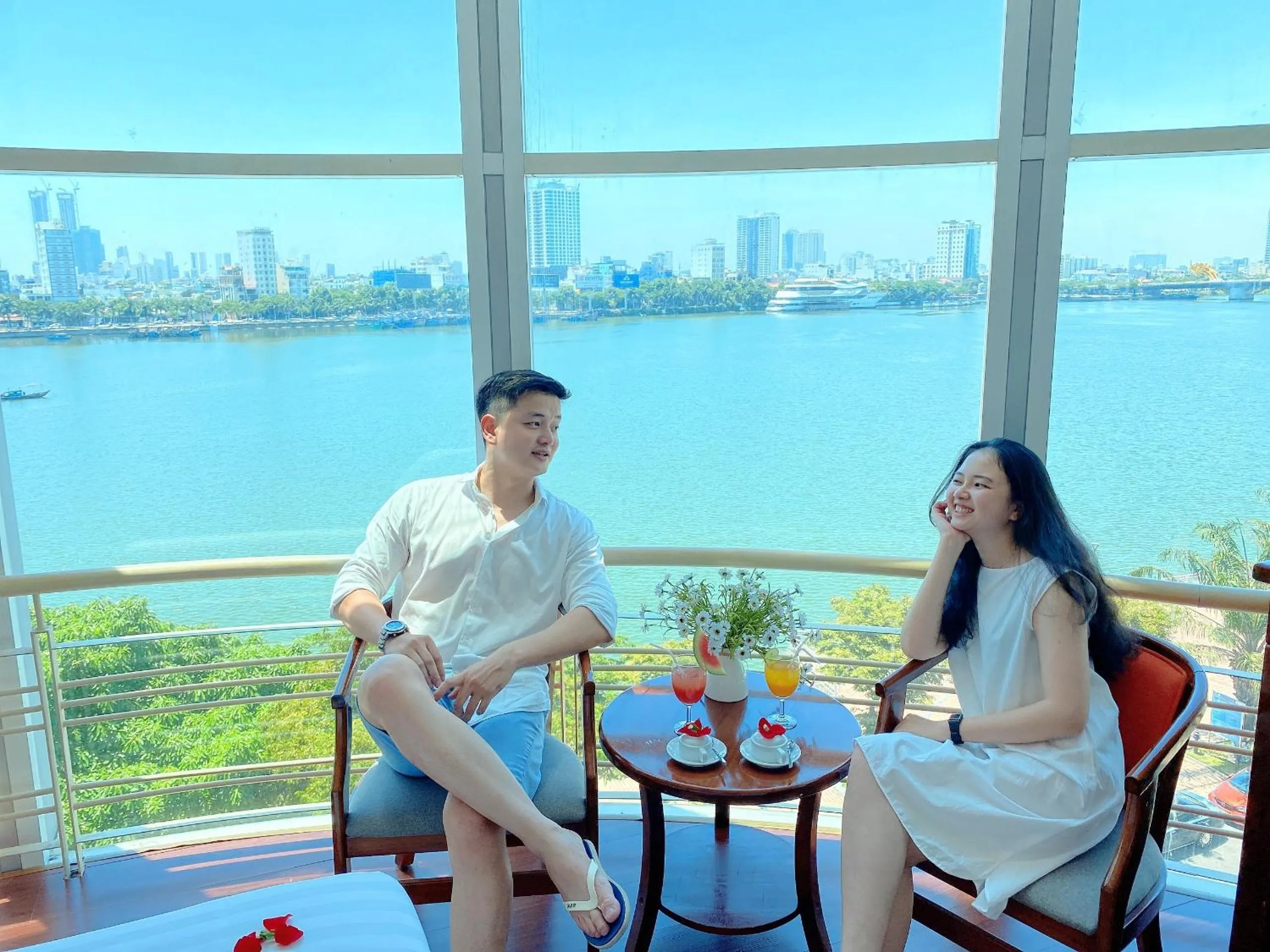 People in Sun River Hotel