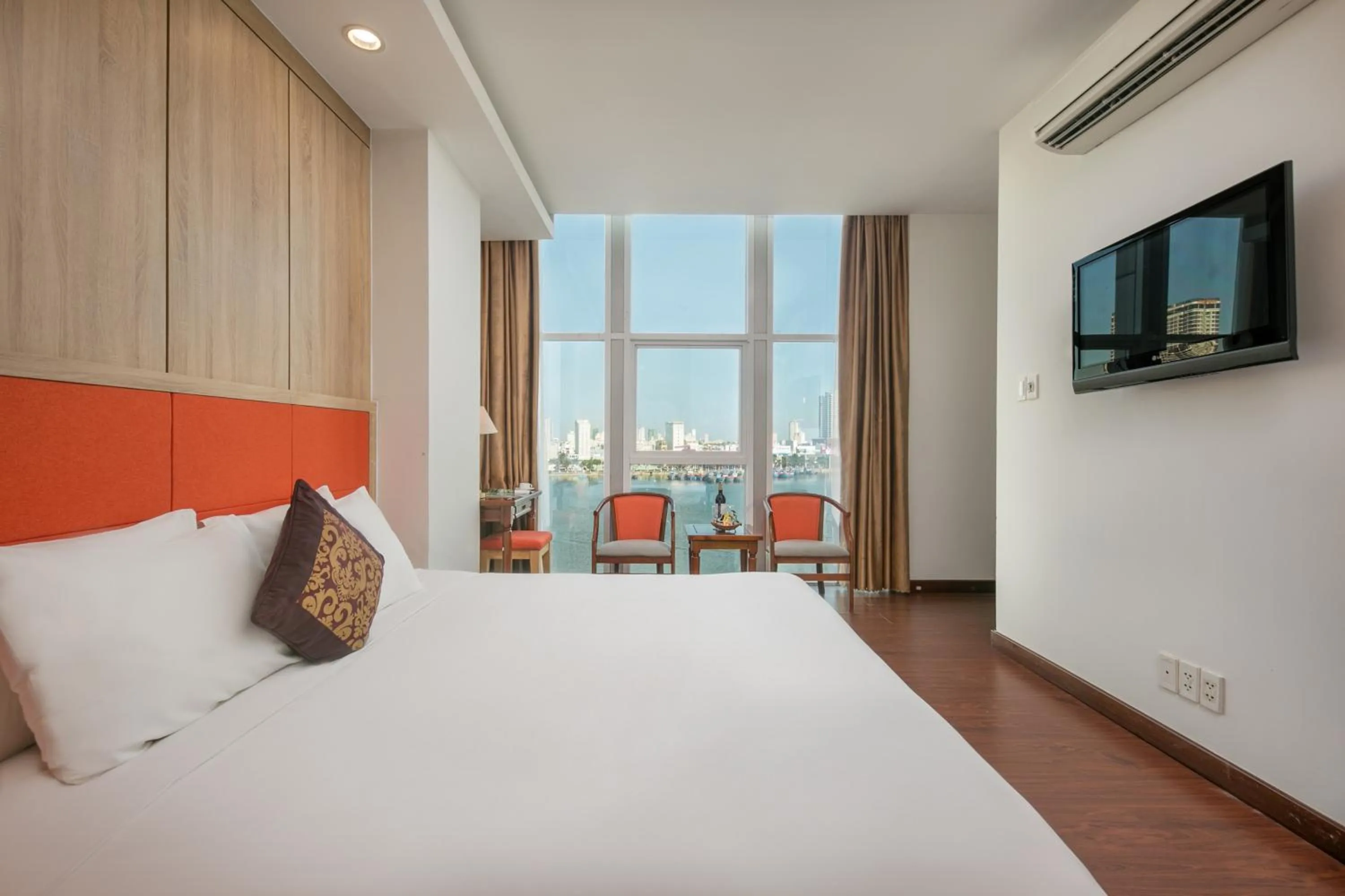 Bed in Sun River Hotel