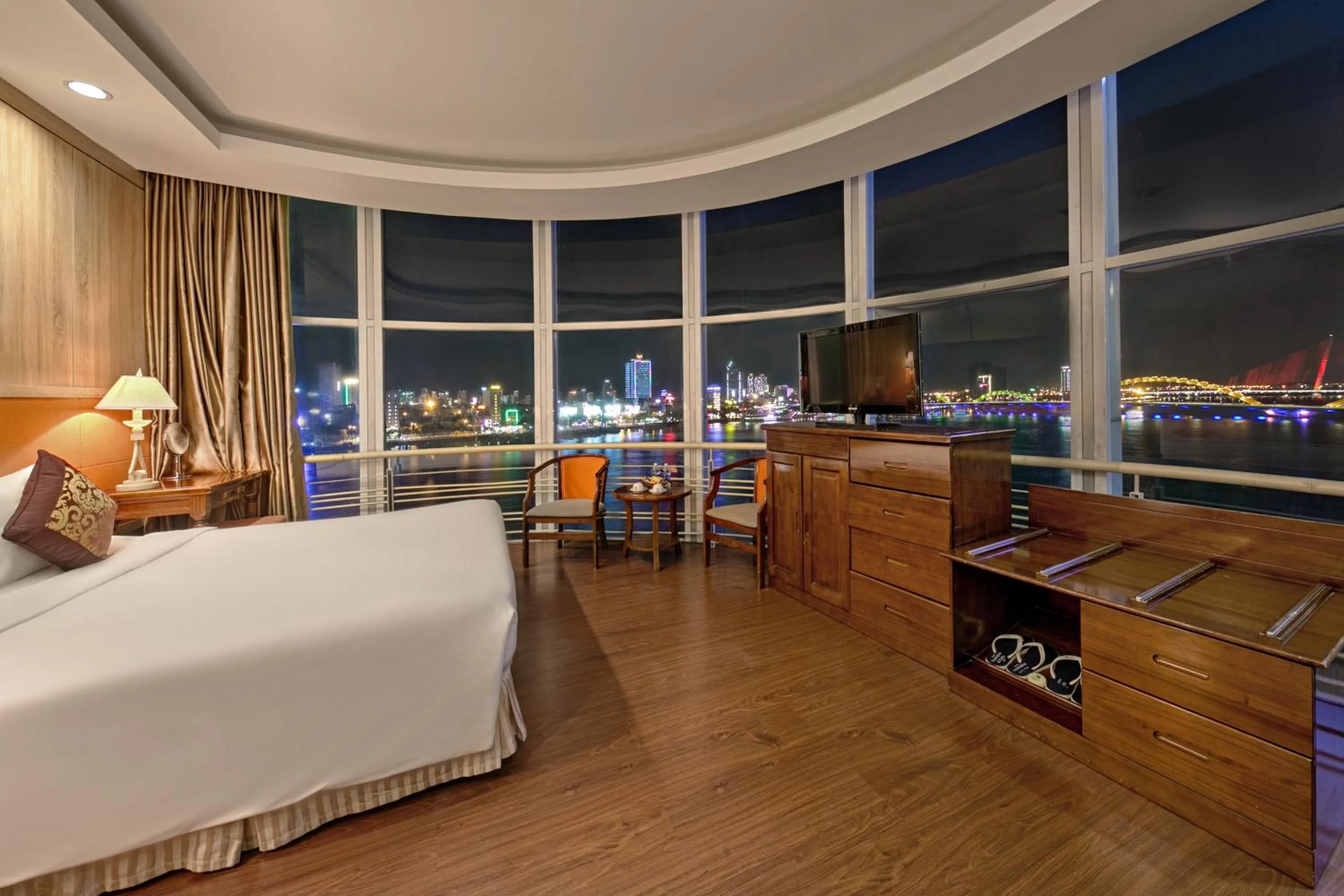 Photo of the whole room, Bed in Sun River Hotel