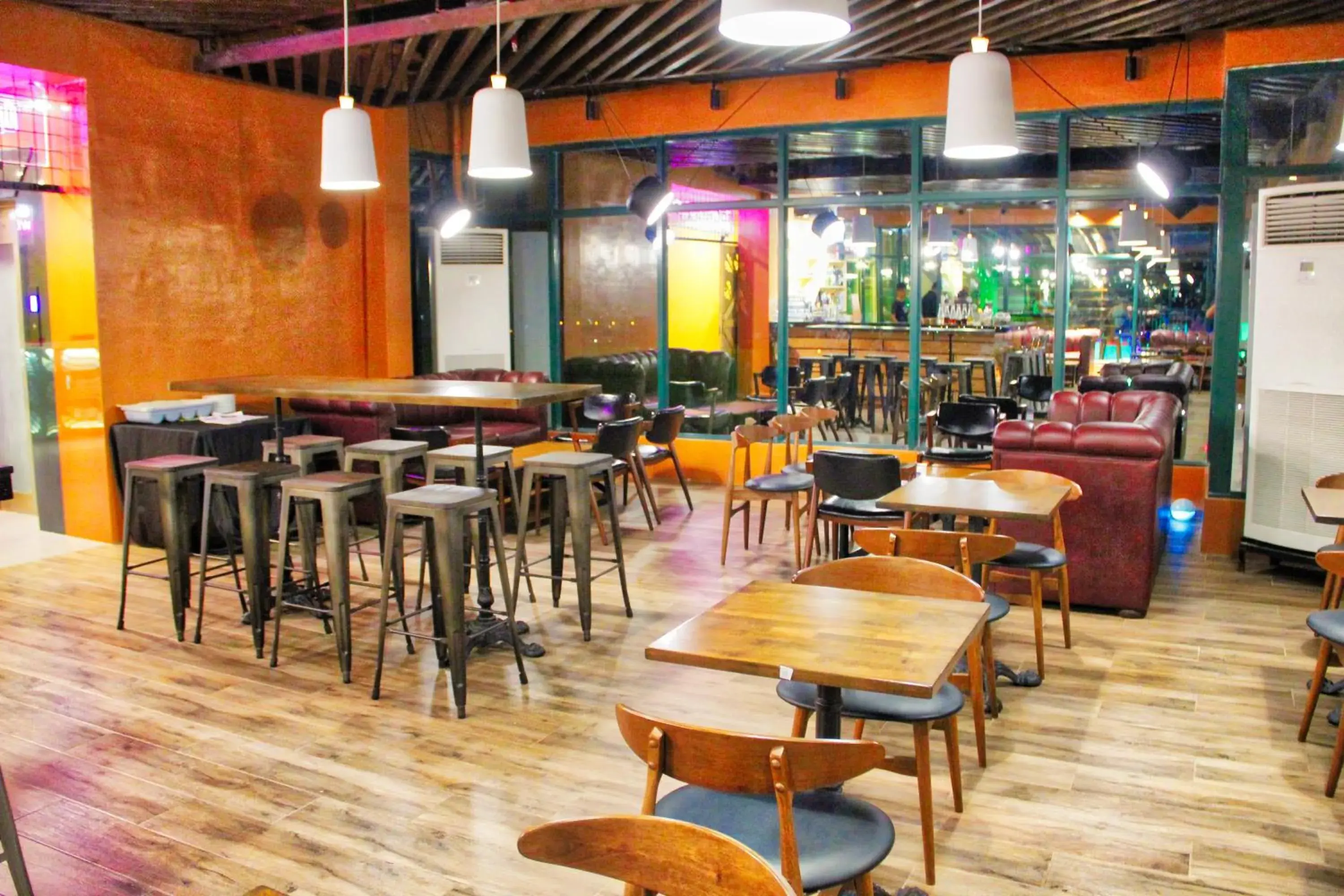 Restaurant/places to eat in New Dawn Hotel Plus Restaurant/places to eat in New Dawn Hotel Plus