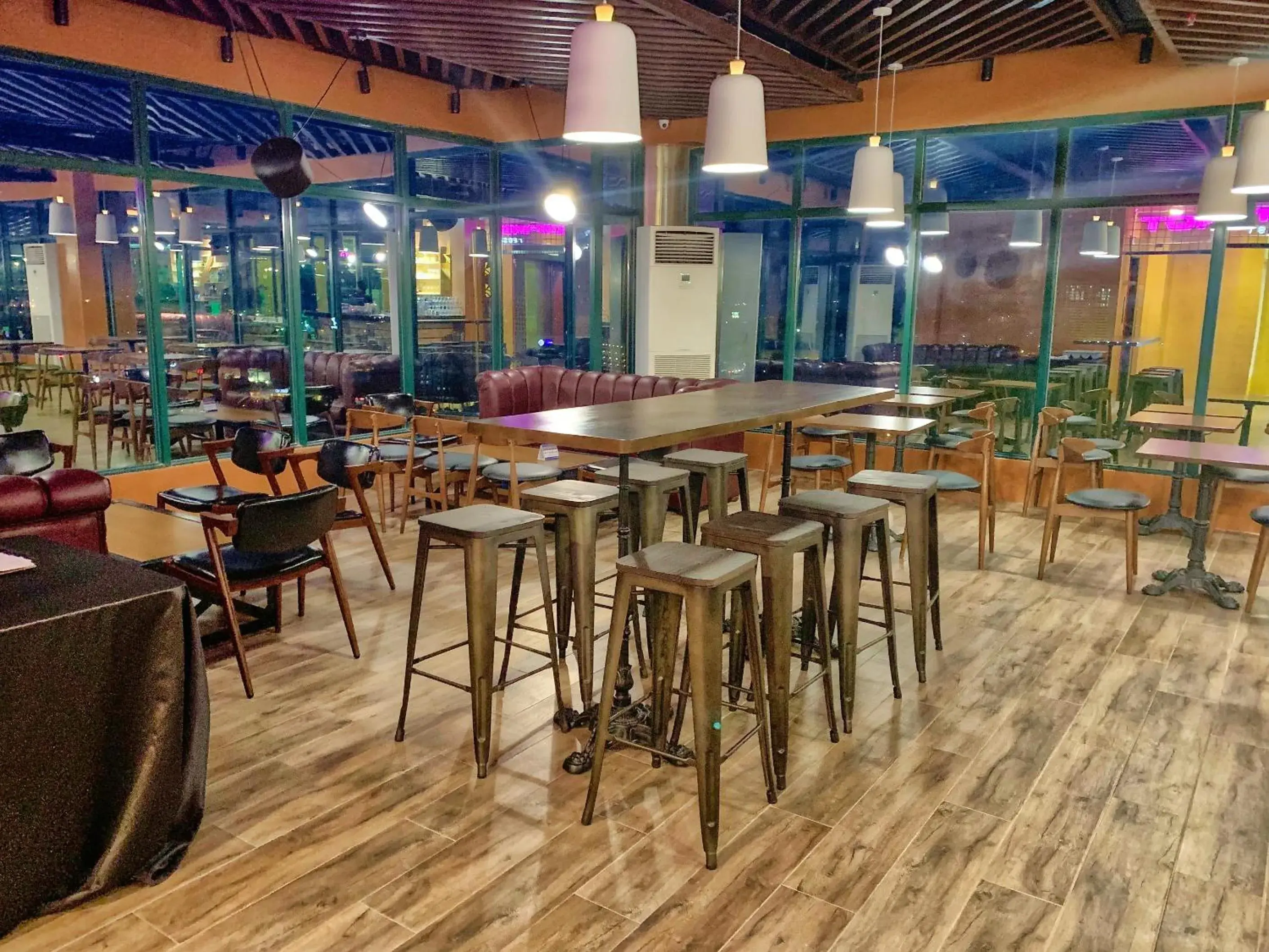 Restaurant/places to eat in New Dawn Hotel Plus Restaurant/places to eat in New Dawn Hotel Plus