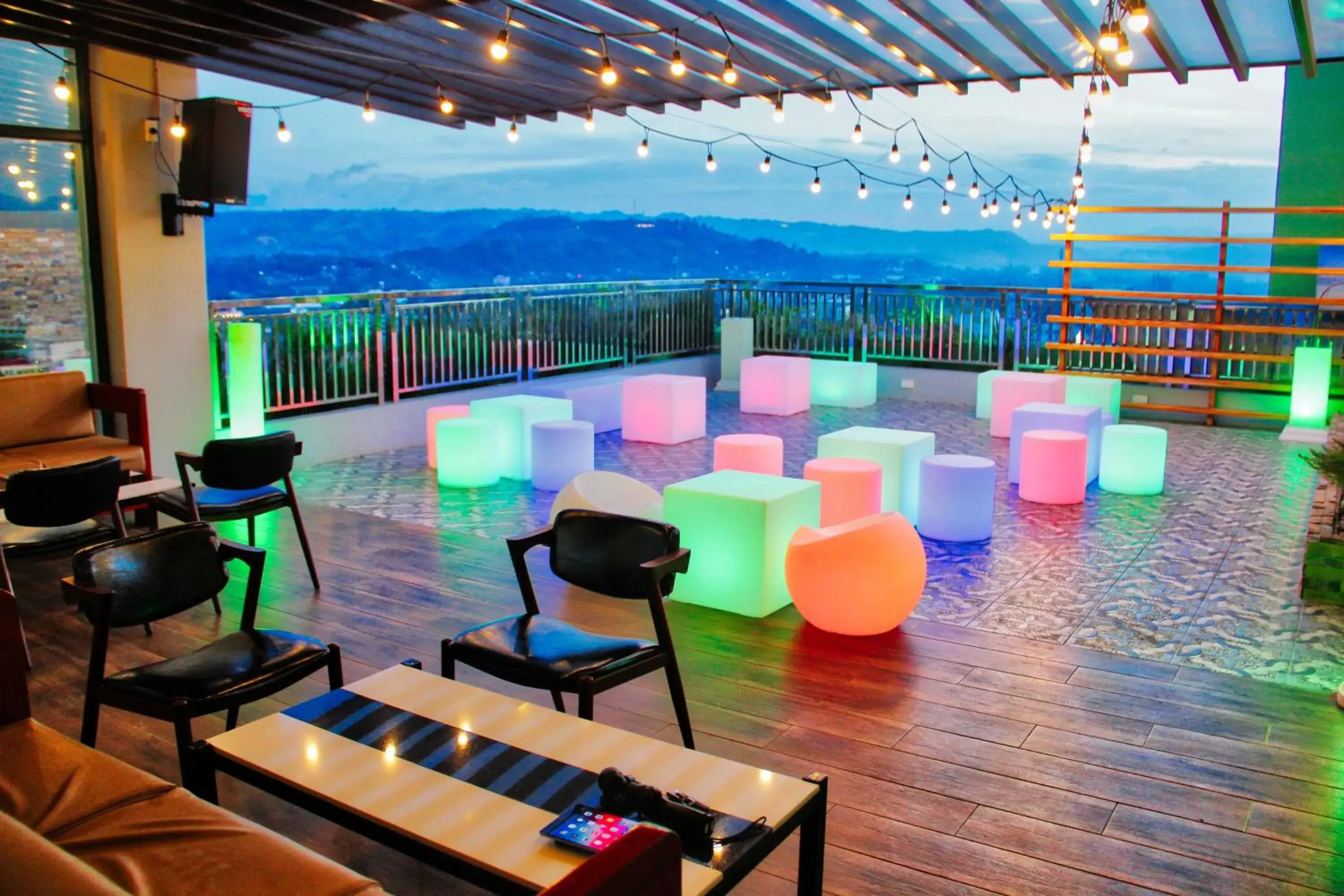 Restaurant/places to eat in New Dawn Hotel Plus Restaurant/places to eat in New Dawn Hotel Plus