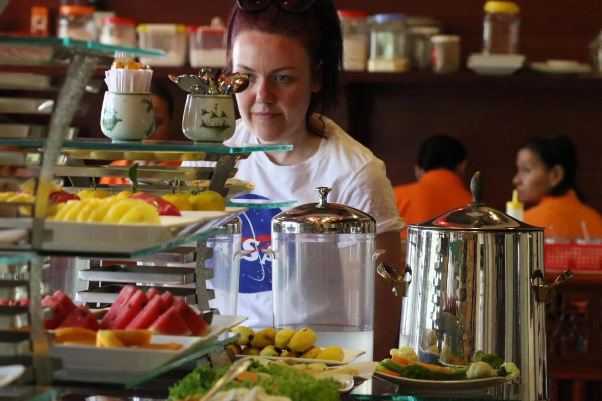 Restaurant/places to eat in Long Life Riverside Hotel