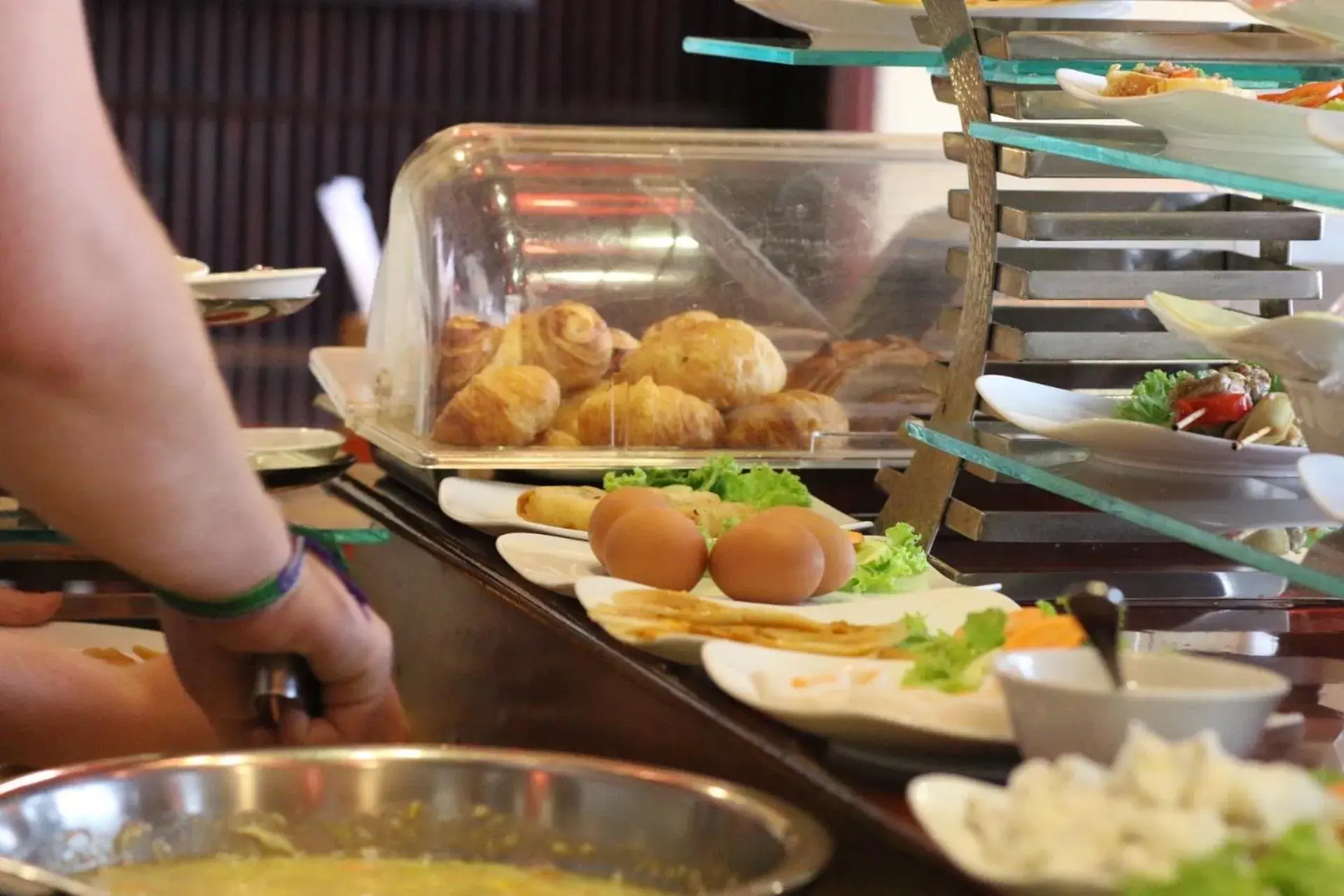 Restaurant/places to eat in Long Life Riverside Hotel Restaurant/places to eat in Long Life Riverside Hotel