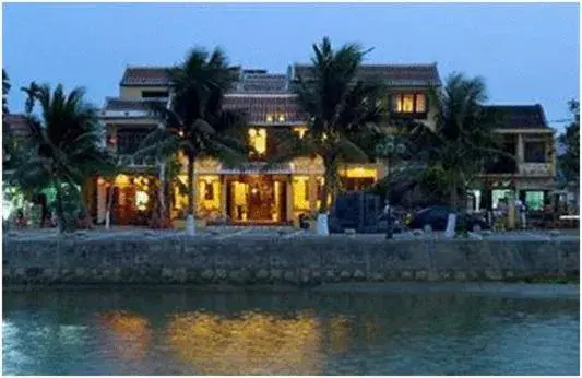 Facade/entrance in Long Life Riverside Hotel Facade/entrance in Long Life Riverside Hotel