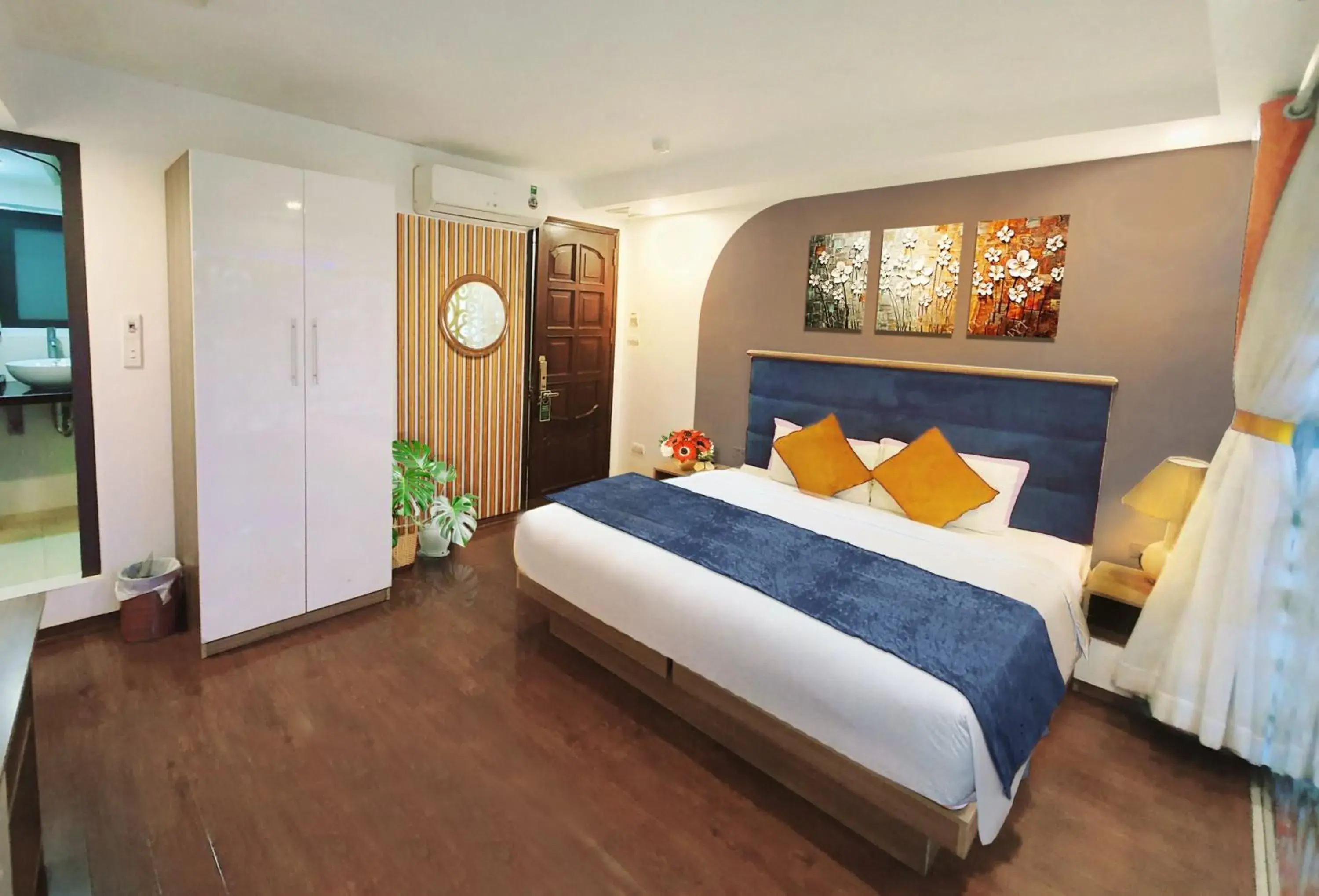 Deluxe Double or Twin Room in Hanoi Amorita Boutique Hotel & Travel Deluxe Double or Twin Room in Hanoi Amorita Boutique Hotel & Travel