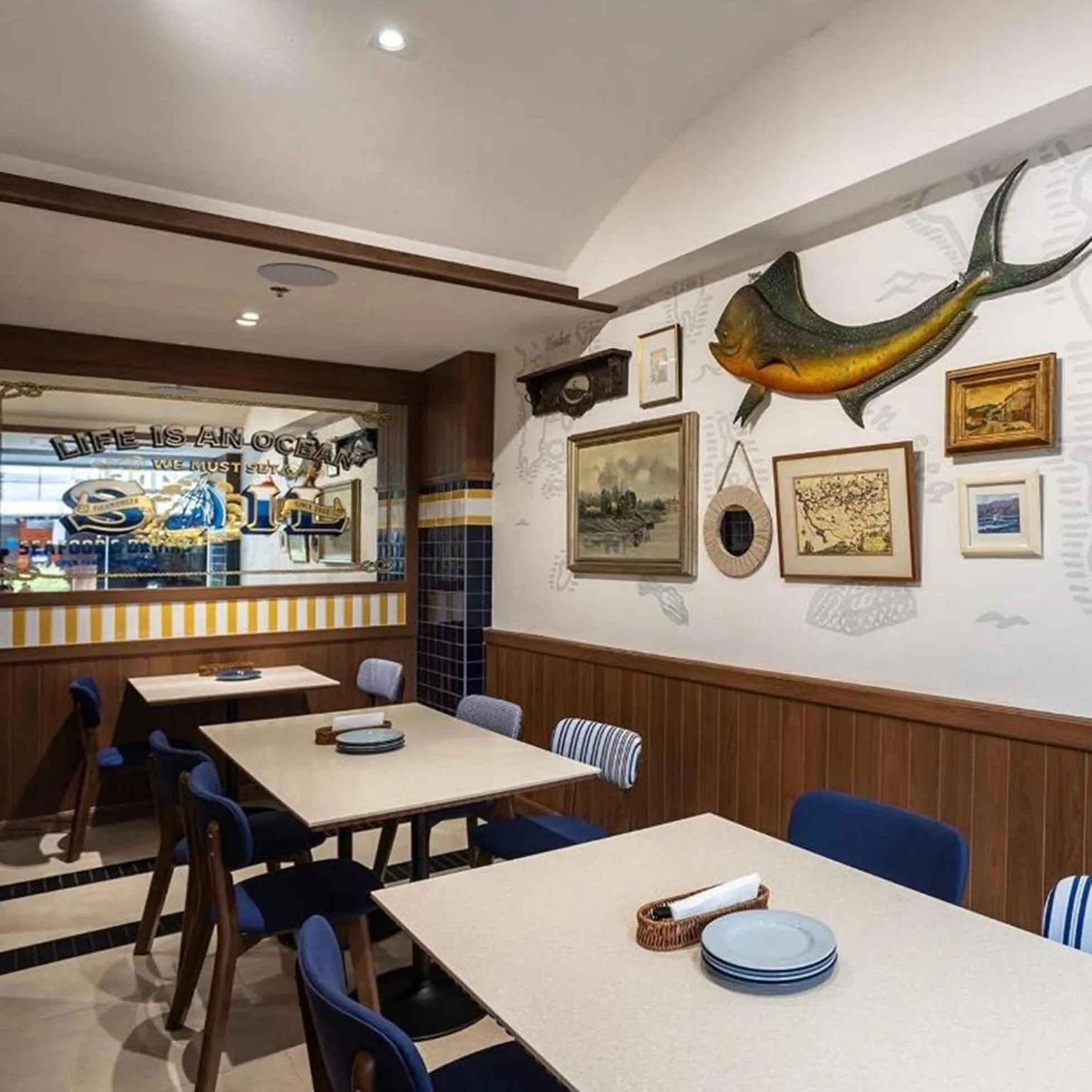 Restaurant/places to eat in Asia Hotel Bangkok