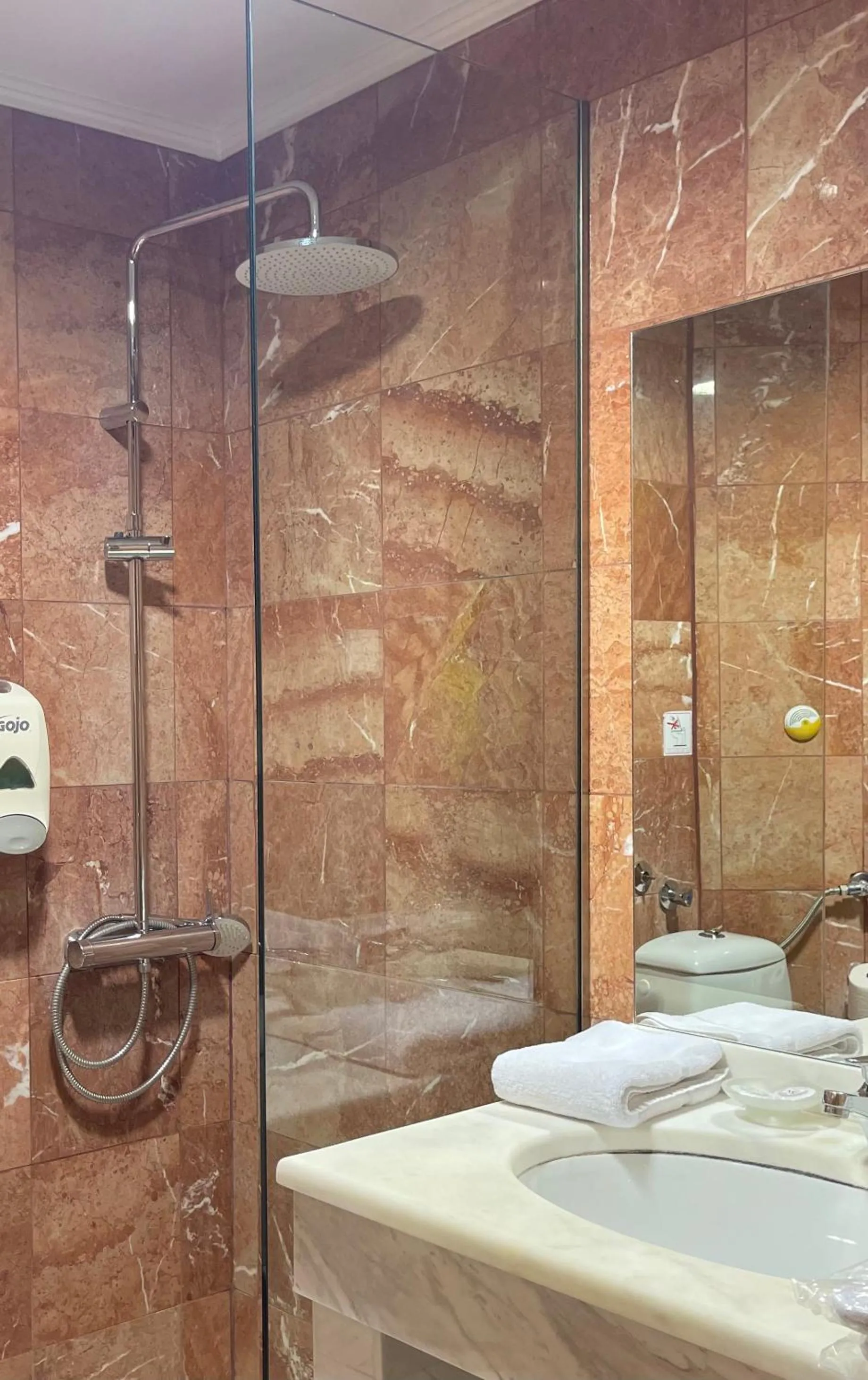 Bathroom in Dracos Hotel