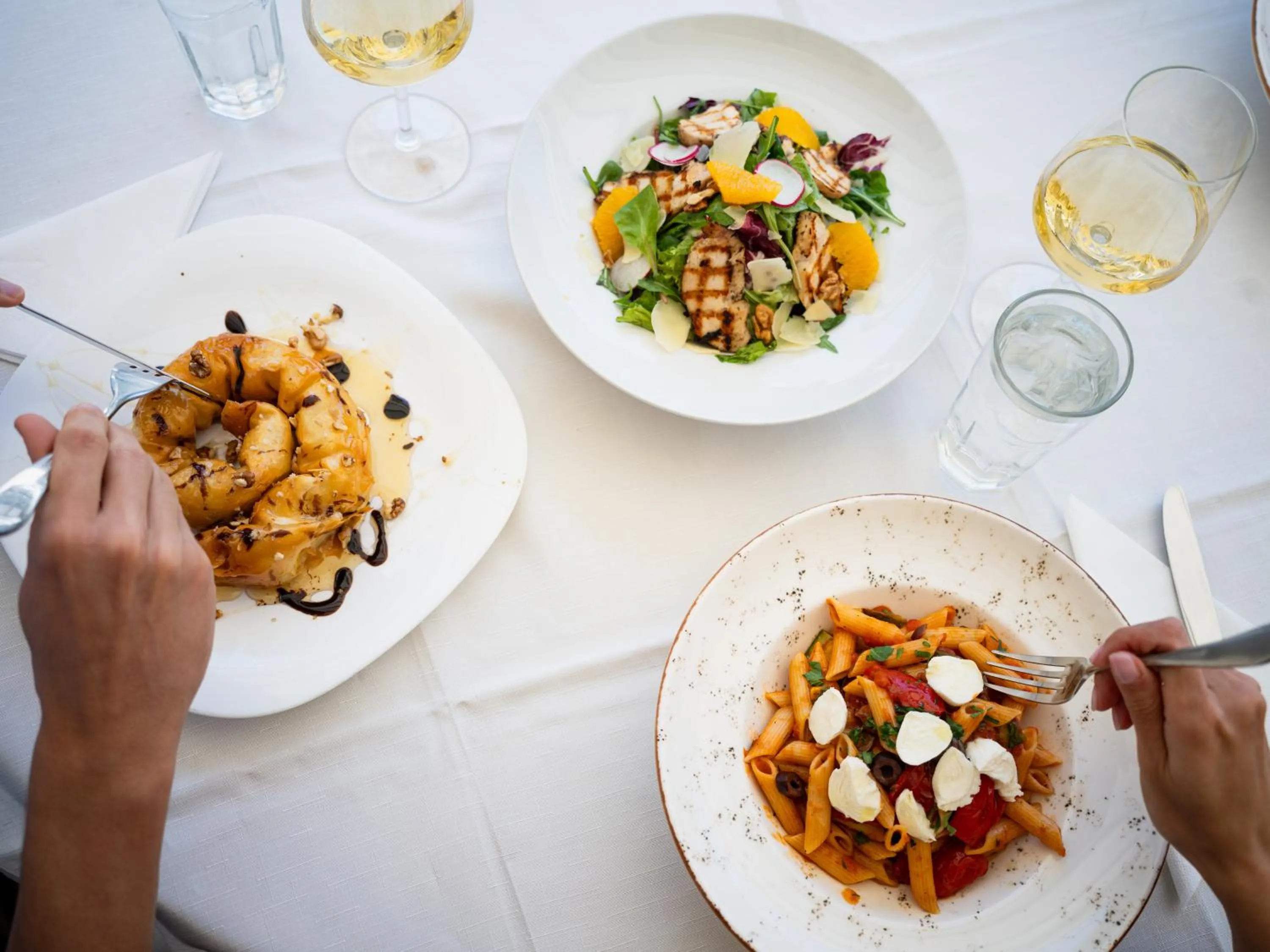 Restaurant/places to eat in Dracos Hotel