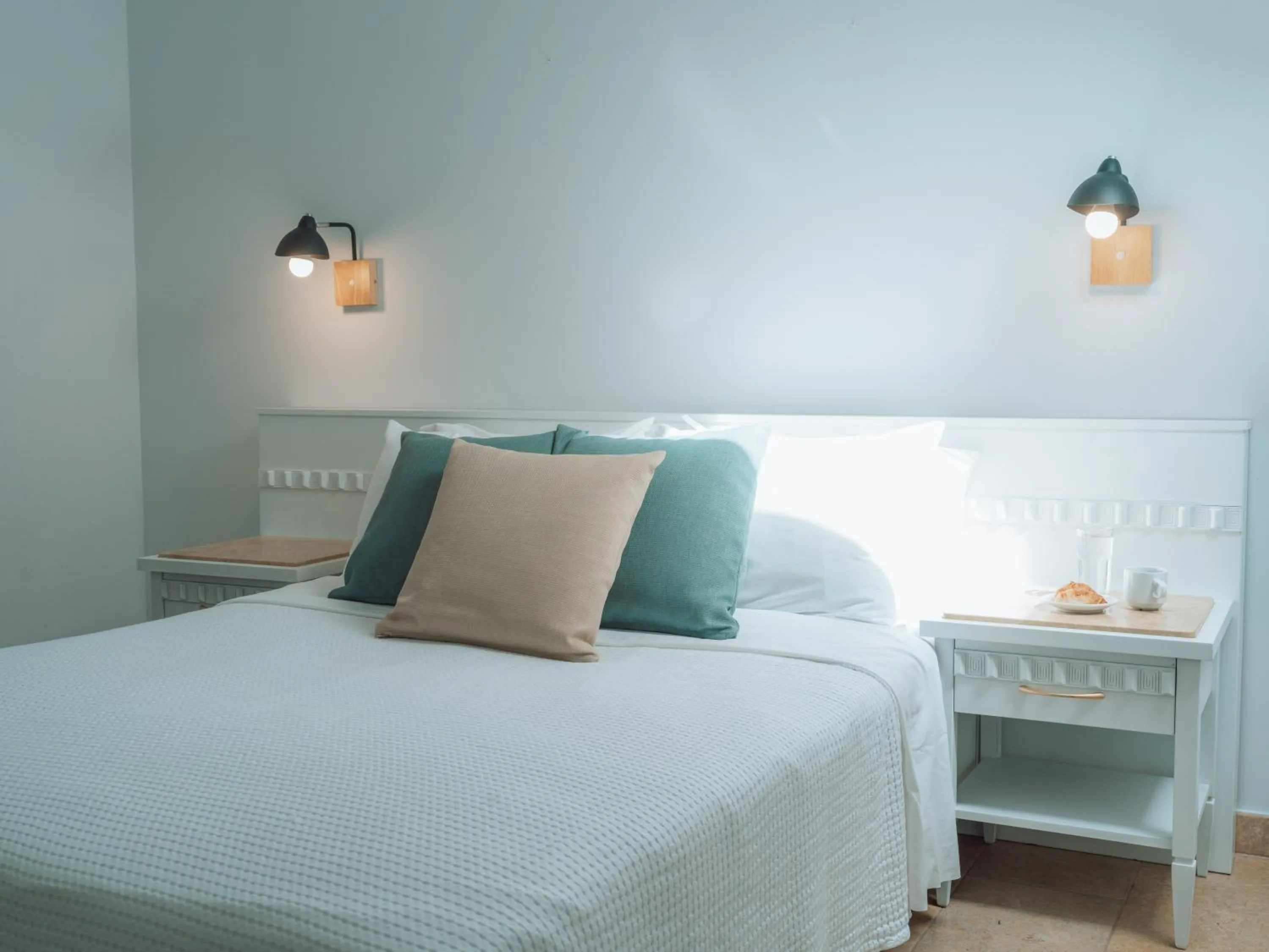 Bedroom, Bed in Dracos Hotel