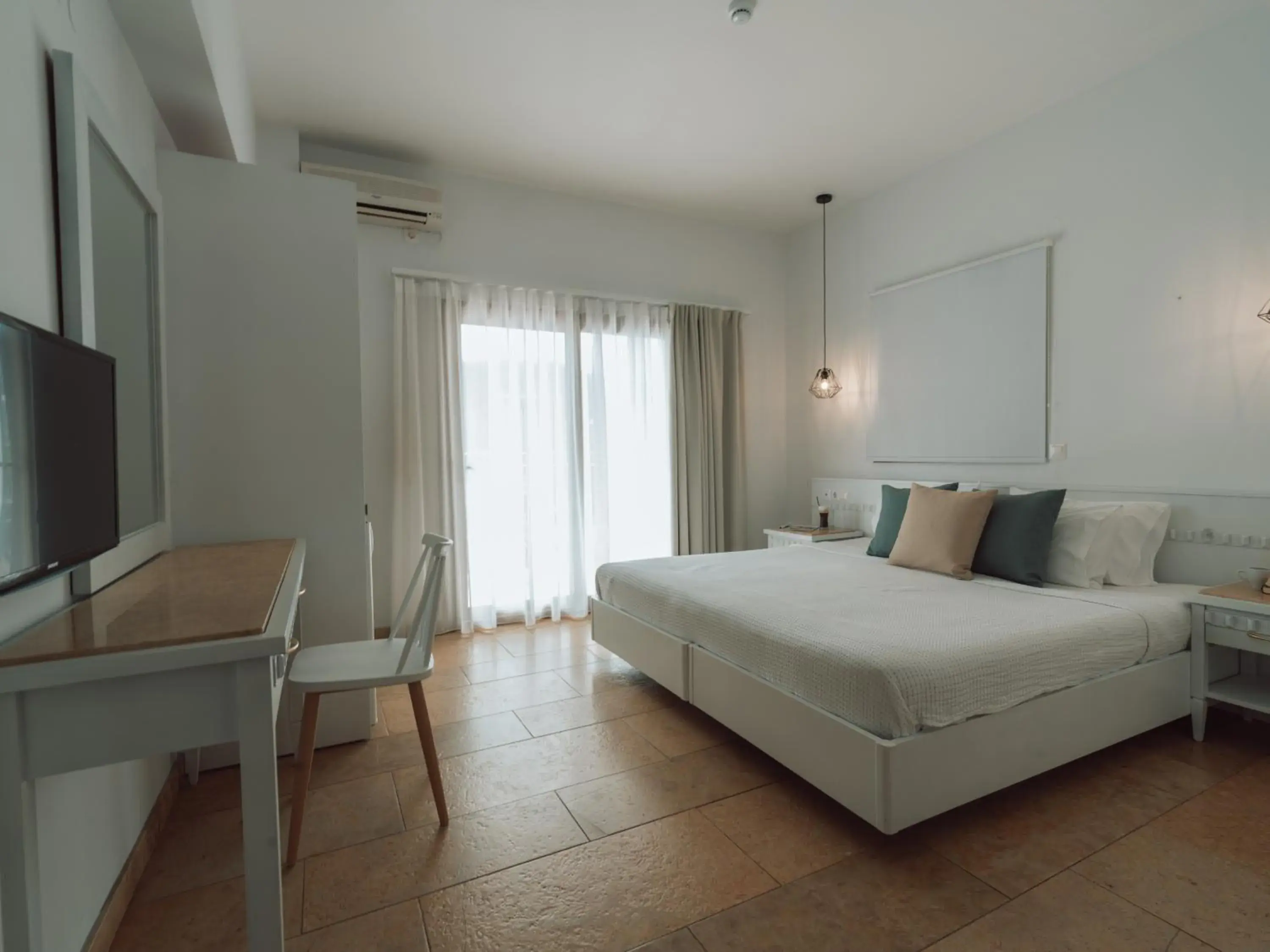 Simple Life Double Room in Dracos Hotel Simple Life Double Room in Dracos Hotel