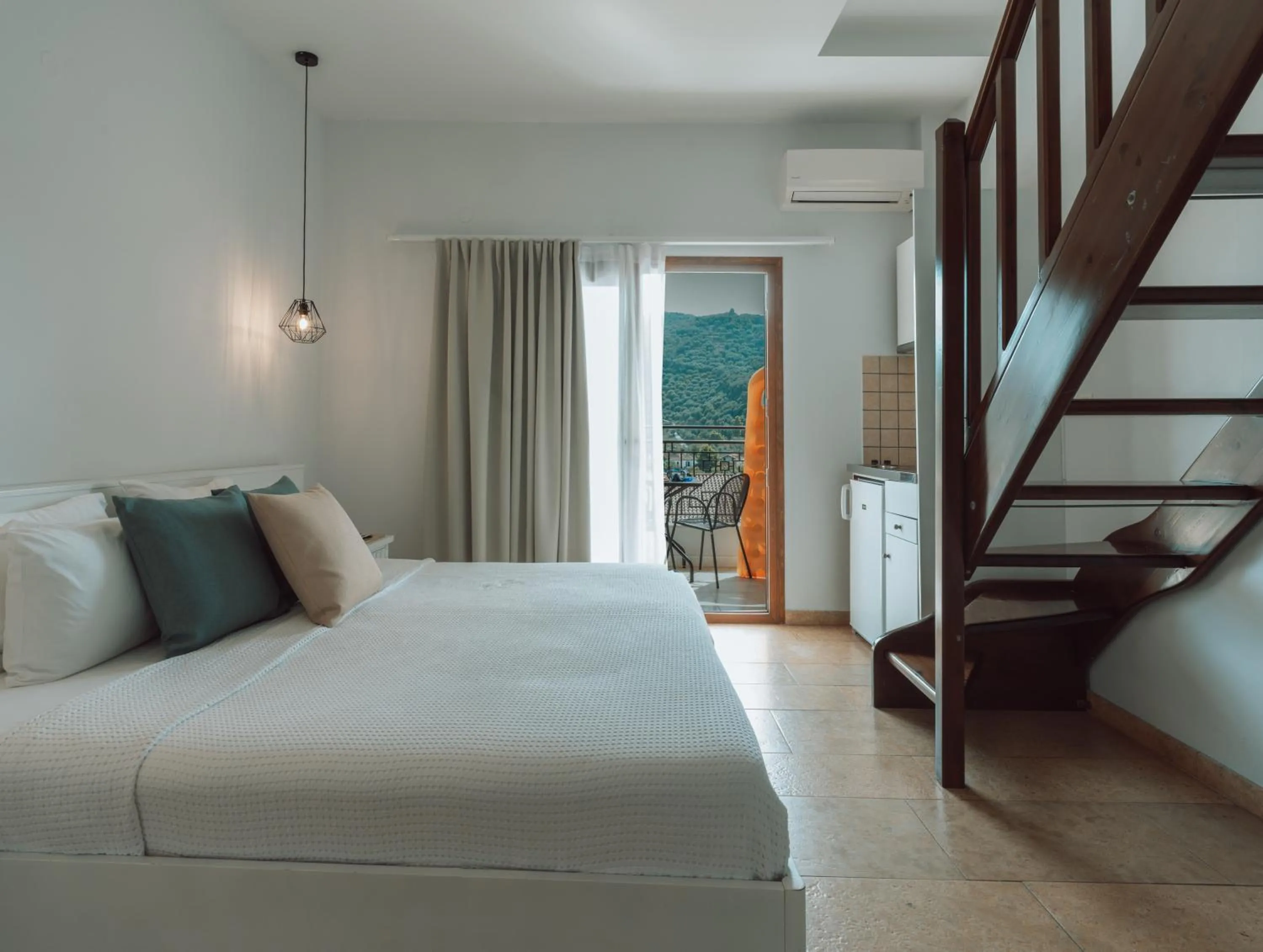 Bedroom, Bed in Dracos Hotel